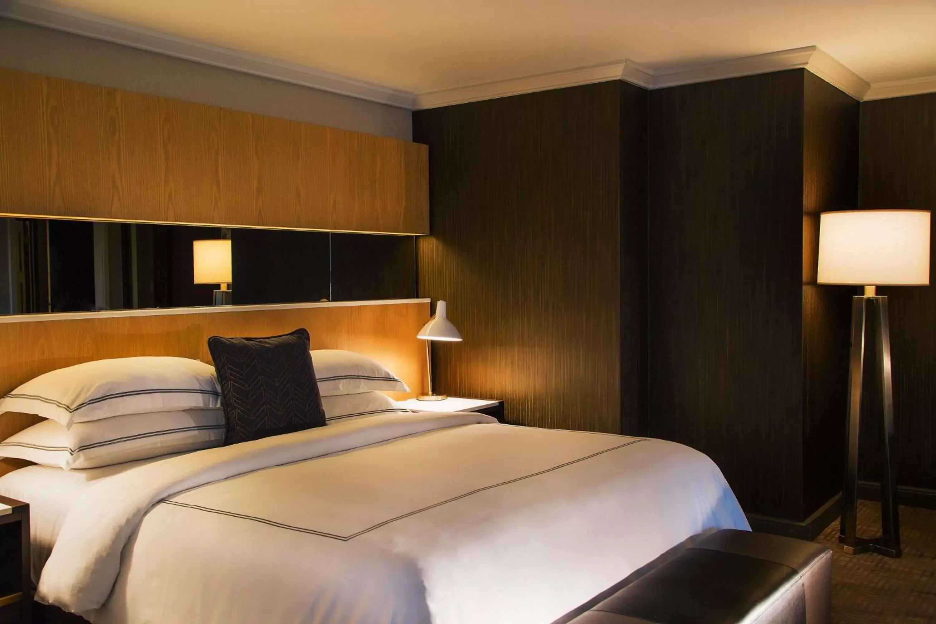 Deluxe King Room in The Yorkville Royal Sonesta Hotel Toronto Deluxe King Room in The Yorkville Royal Sonesta Hotel Toronto