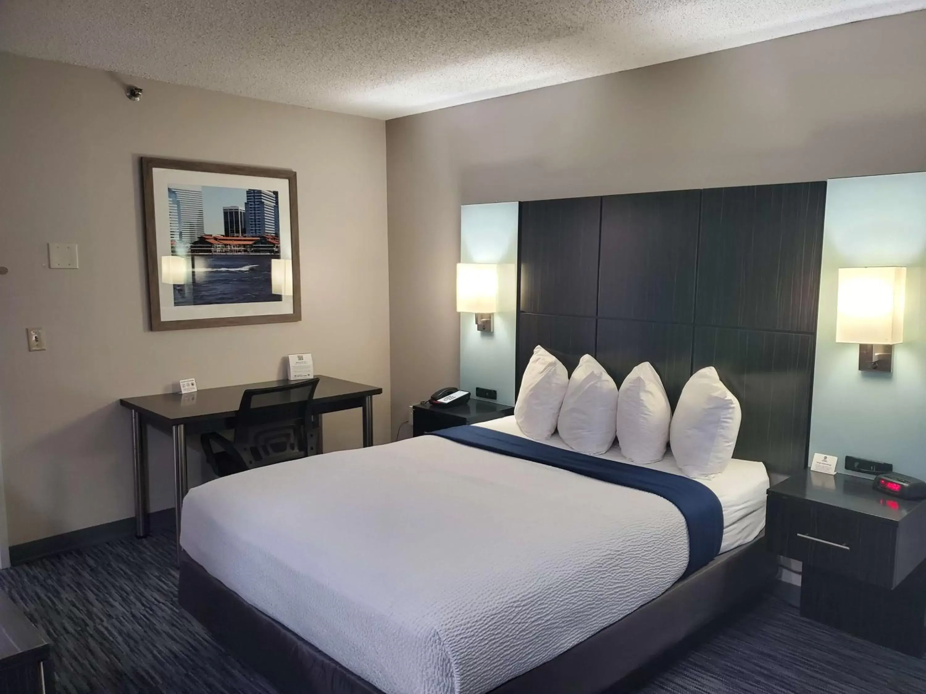 King Room with Bath - Disability Access in Best Western Southside Hotel & Suites King Room with Bath - Disability Access in Best Western Southside Hotel & Suites