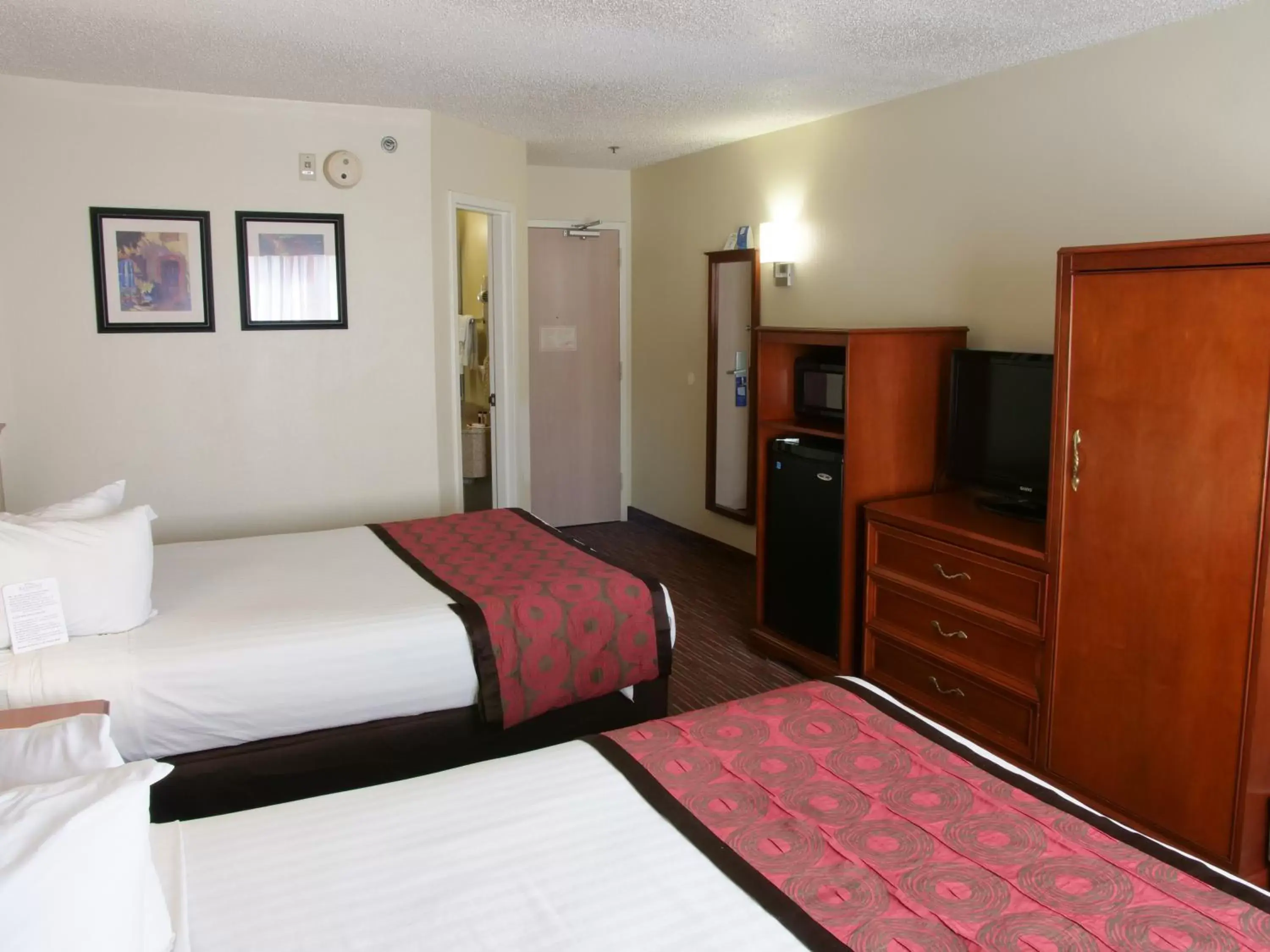 Deluxe Double Room with Two Double Beds - Non-Smoking in Baymont by Wyndham Louisville East Deluxe Double Room with Two Double Beds - Non-Smoking in Baymont by Wyndham Louisville East