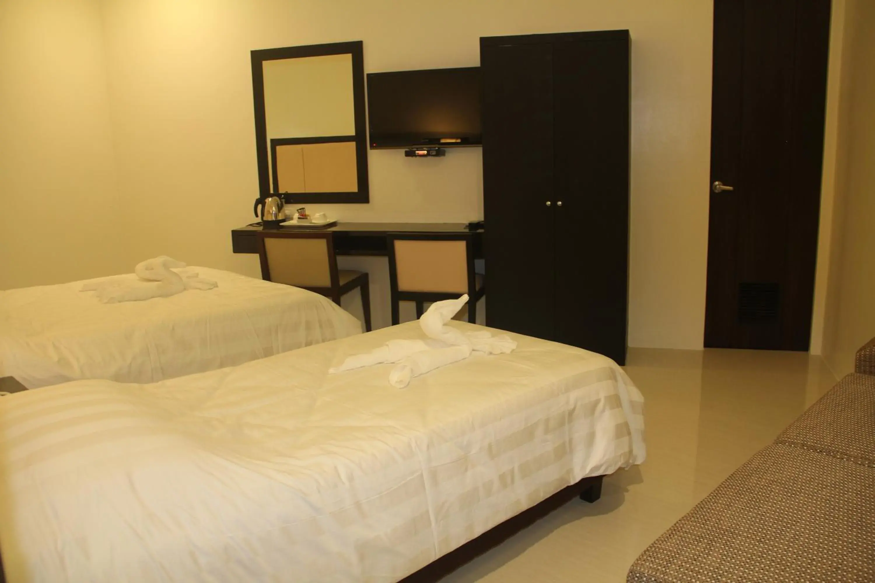 Double Room in Manhattan Suites Inn Double Room in Manhattan Suites Inn