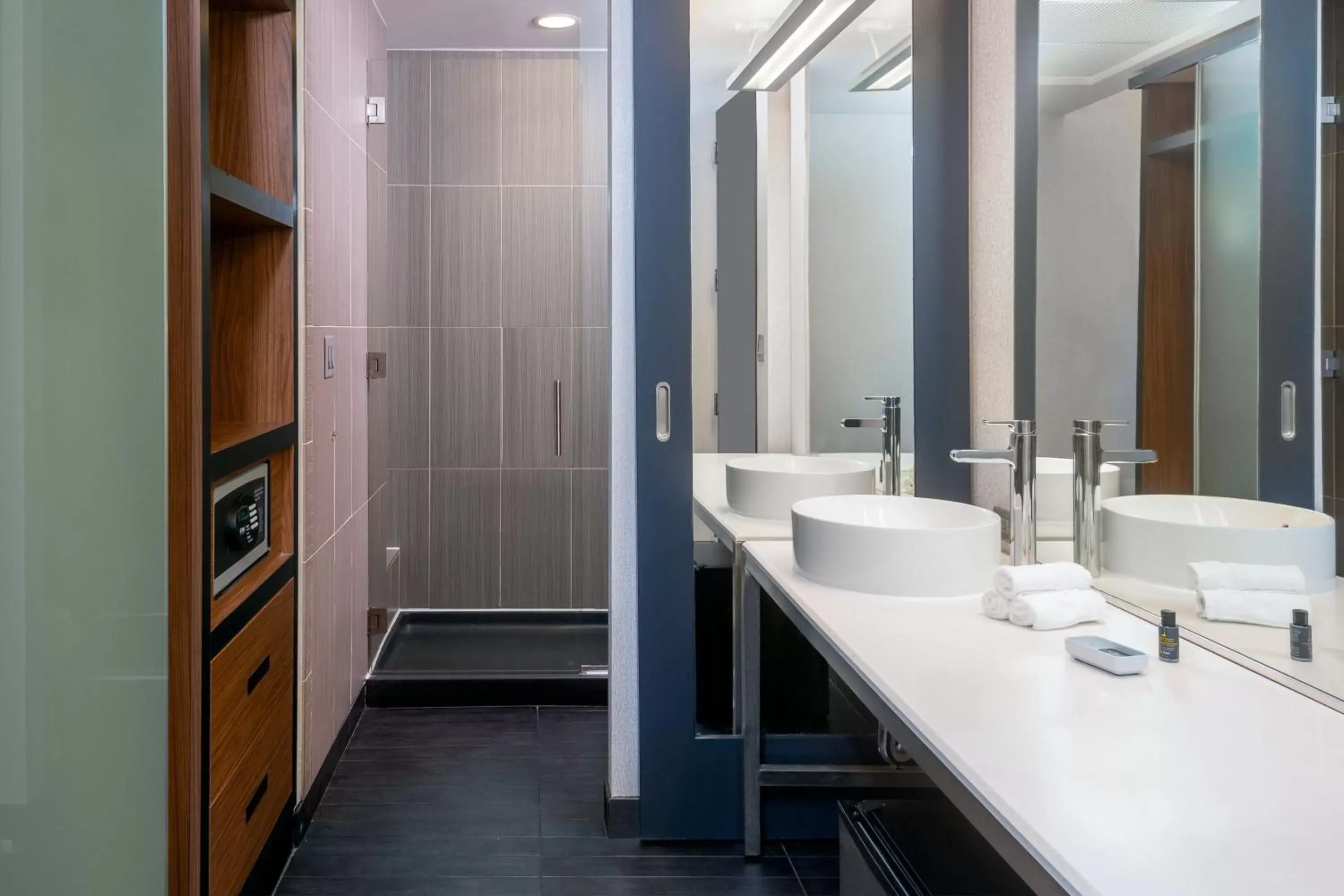 Savvy, Suite, 2 Queen Beds in Aloft Orlando Downtown Savvy, Suite, 2 Queen Beds in Aloft Orlando Downtown