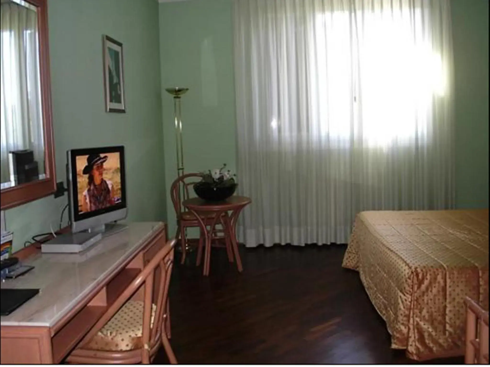 Double or Twin Room (1 Adult) in Hotel Le Ville Double or Twin Room (1 Adult) in Hotel Le Ville