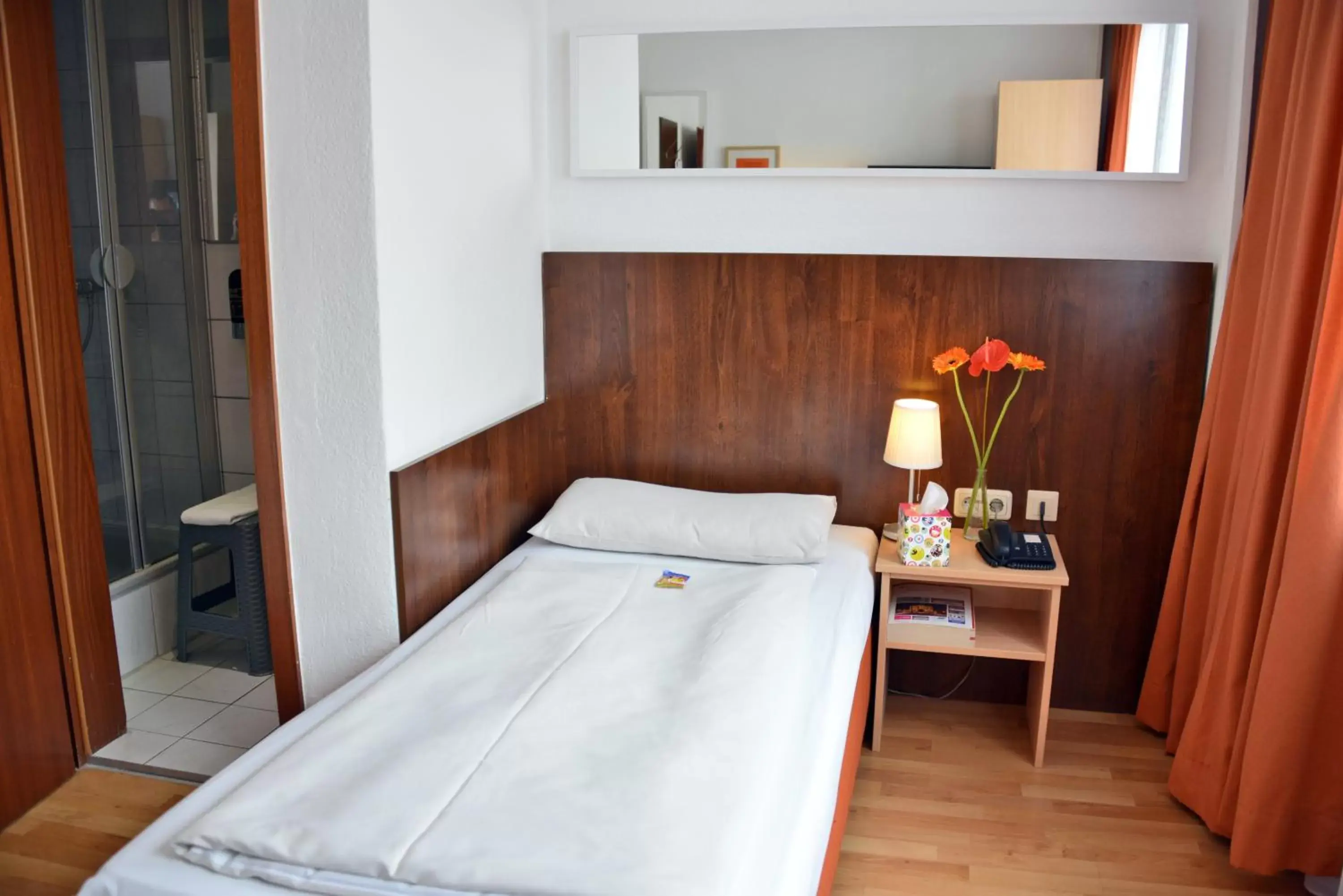 Single Room in Hotel Italia Single Room in Hotel Italia