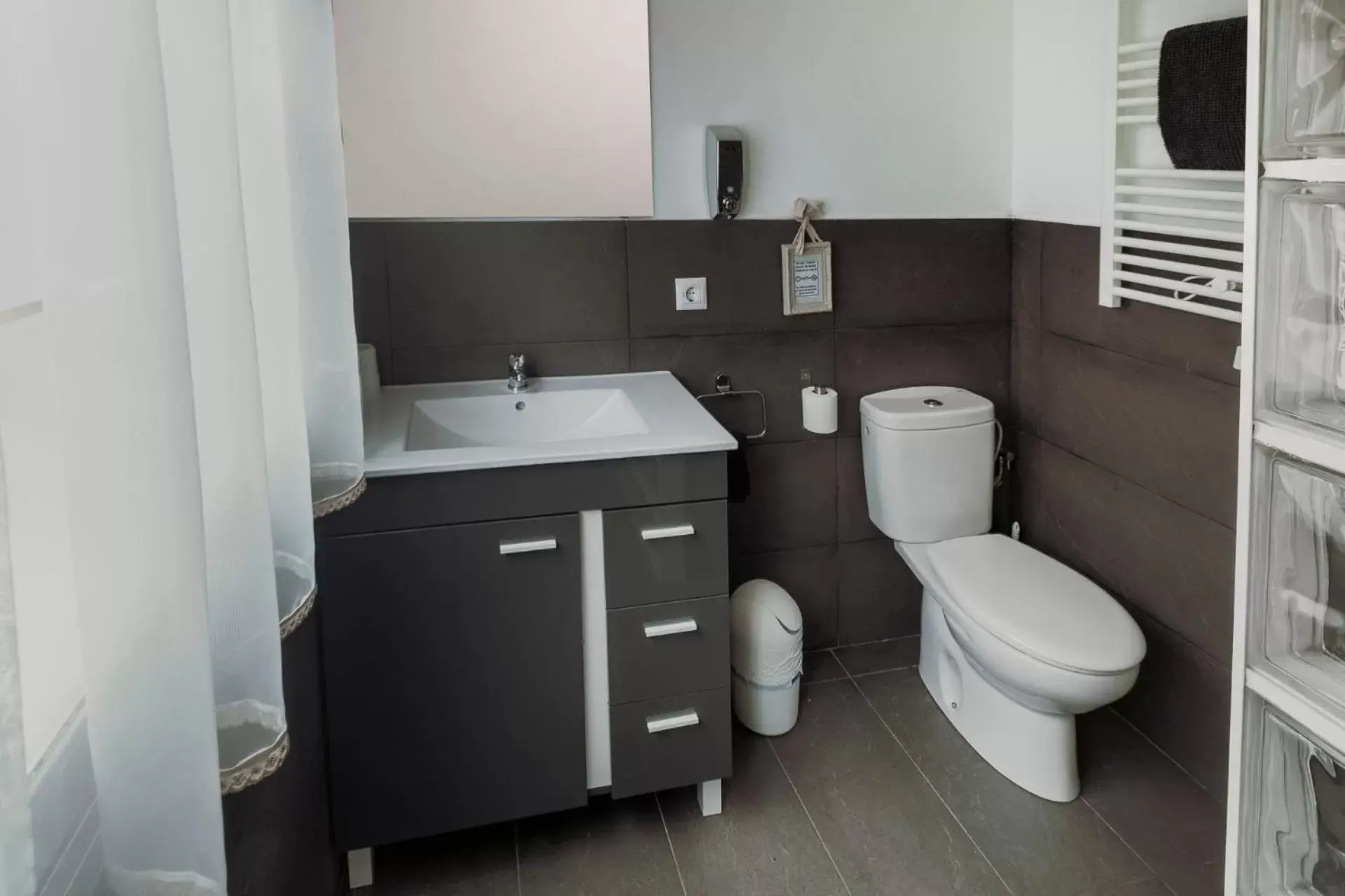 Twin Room with Bathroom in B&B Inés Twin Room with Bathroom in B&B Inés