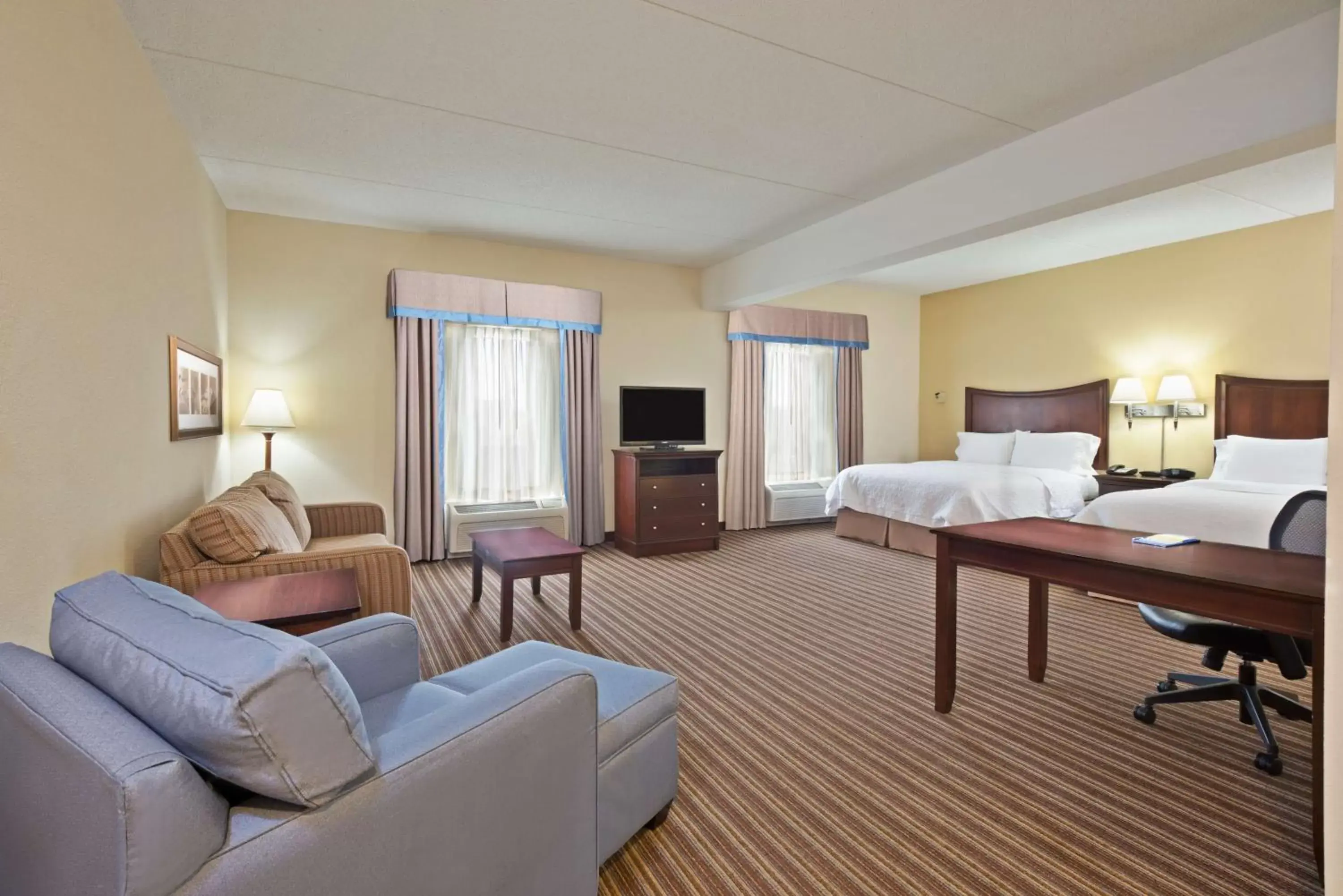 Queen Suite with Two Queen Beds - Non-Smoking in Hampton Inn Gainesville-Haymarket Queen Suite with Two Queen Beds - Non-Smoking in Hampton Inn Gainesville-Haymarket