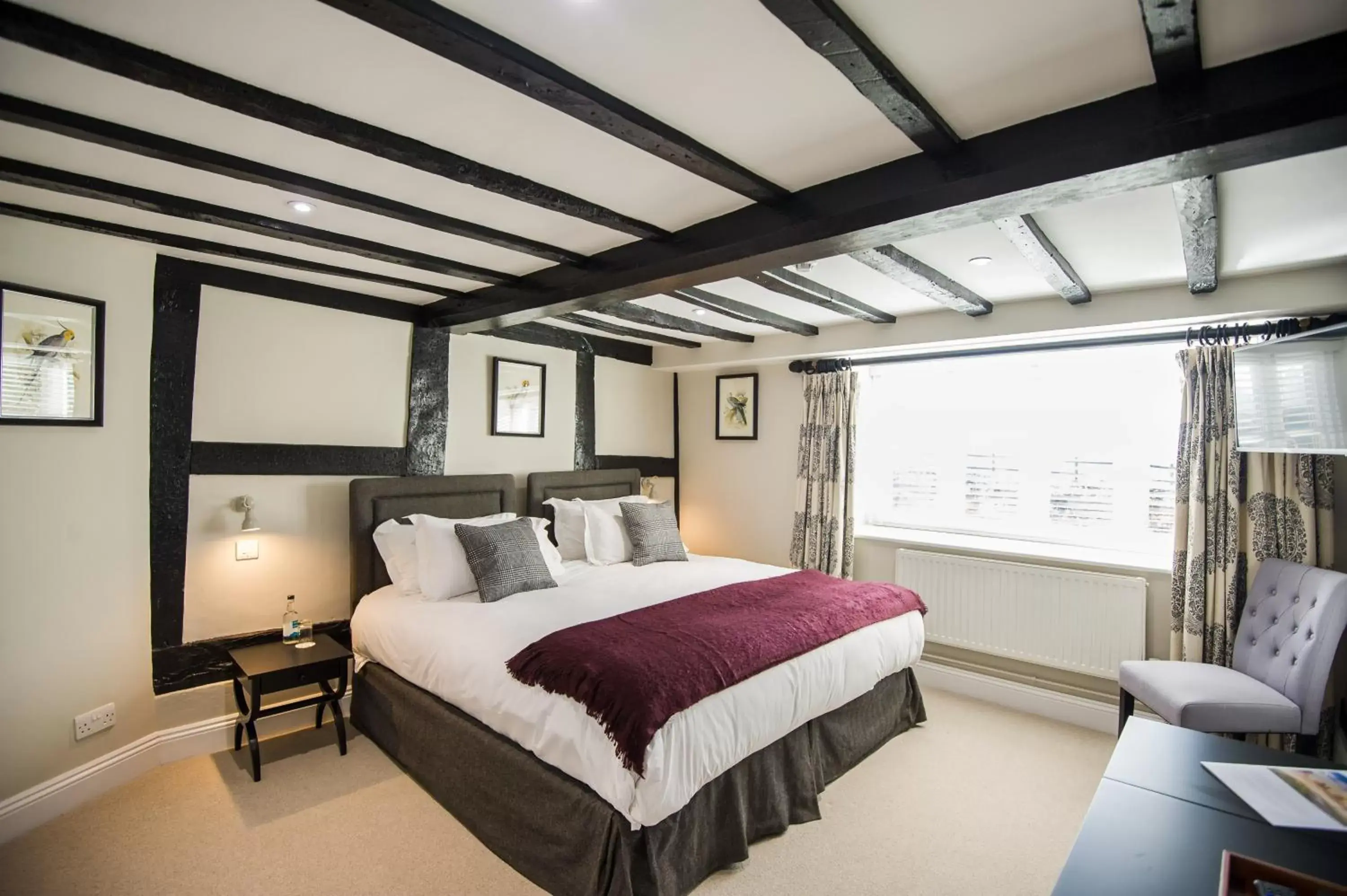 Deluxe Twin Room in Cowdray Lodge B&B rooms Deluxe Twin Room in Cowdray Lodge B&B rooms