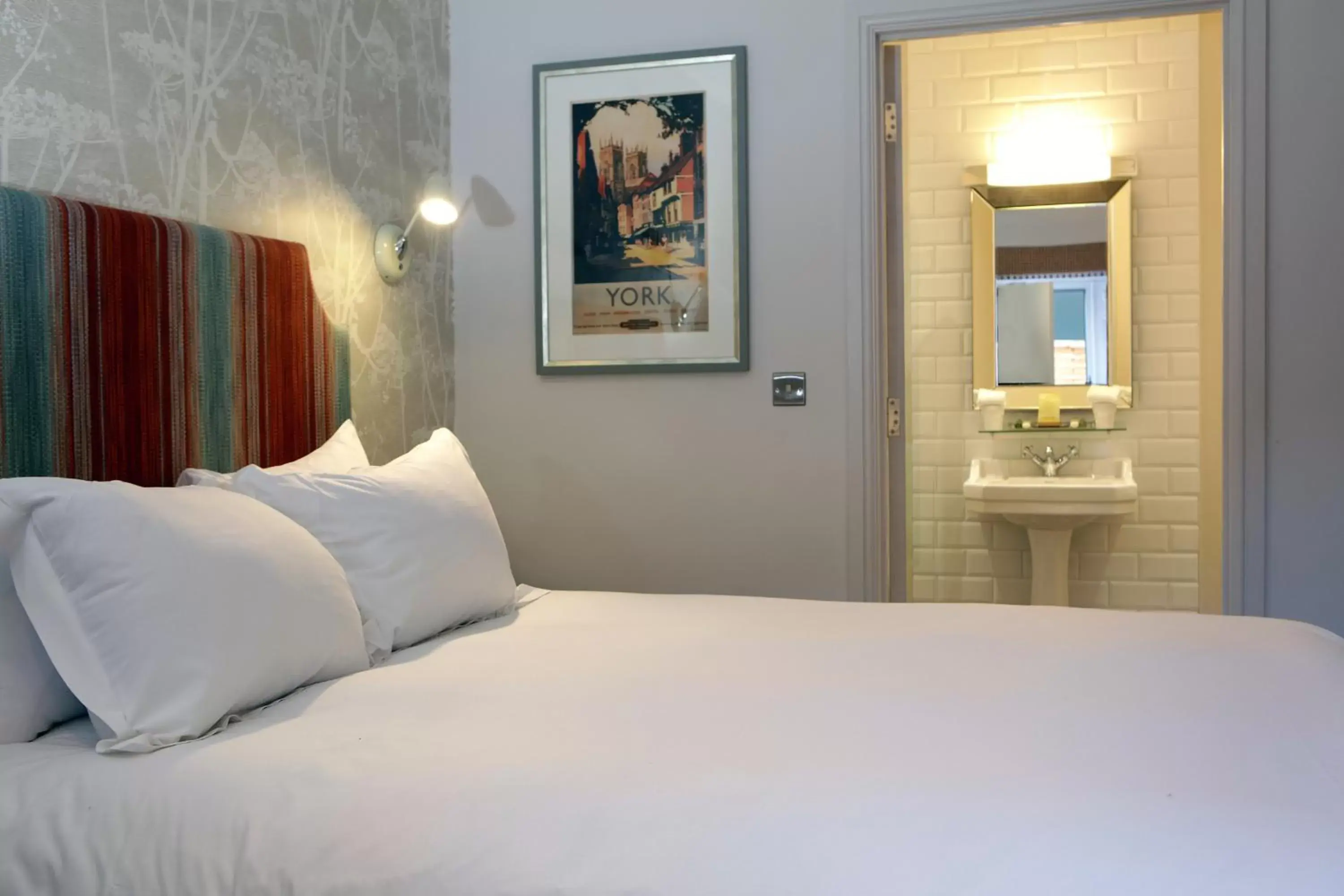 Double Accessible Room in DoubleTree by Hilton York Double Accessible Room in DoubleTree by Hilton York