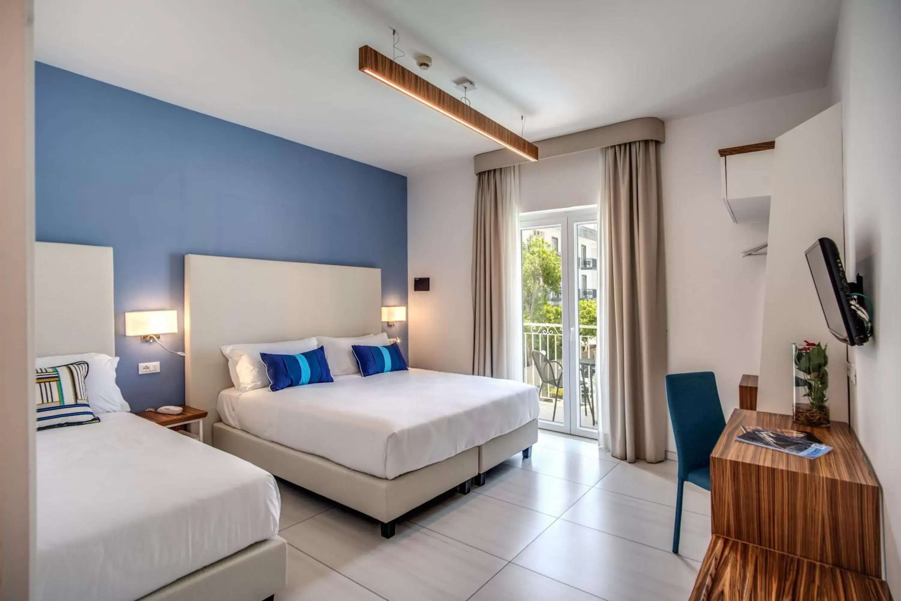 Triple Room in Hotel Florida Triple Room in Hotel Florida