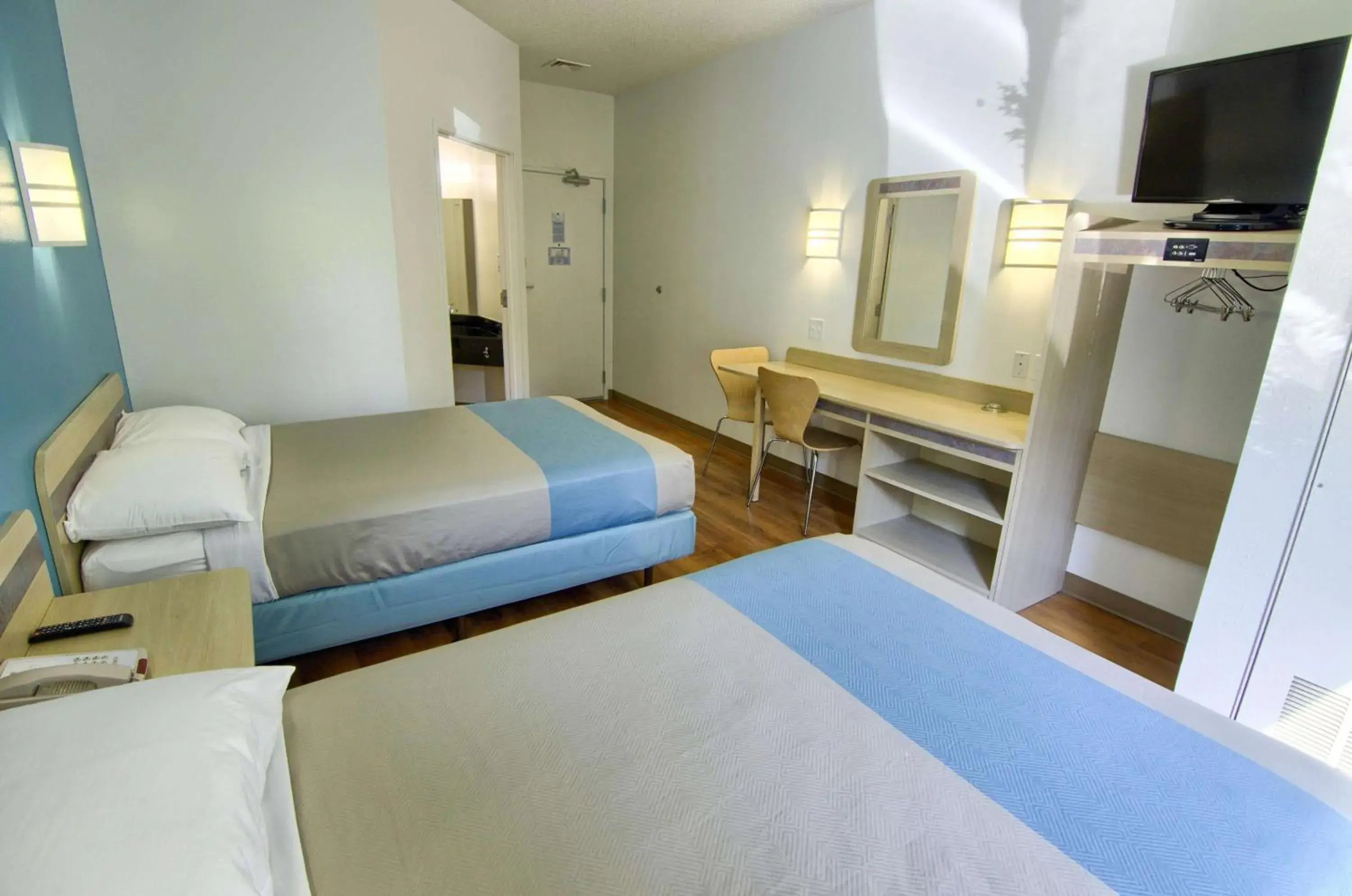 Quadruple Room - Disability Access - Non-Smoking in Motel 6-Portsmouth, NH Quadruple Room - Disability Access - Non-Smoking in Motel 6-Portsmouth, NH