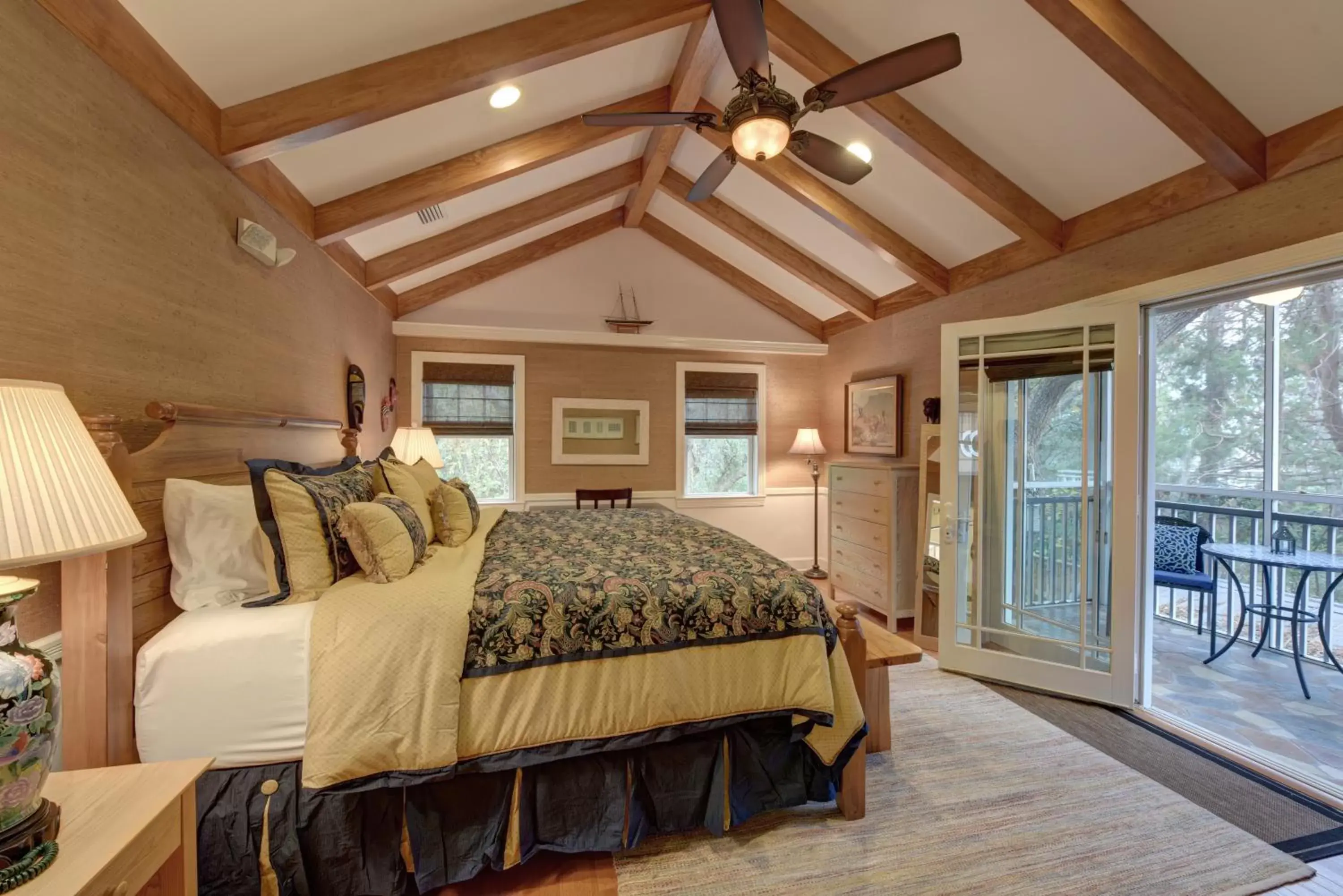 Deluxe King Suite in The Grey Owl Inn Deluxe King Suite in The Grey Owl Inn