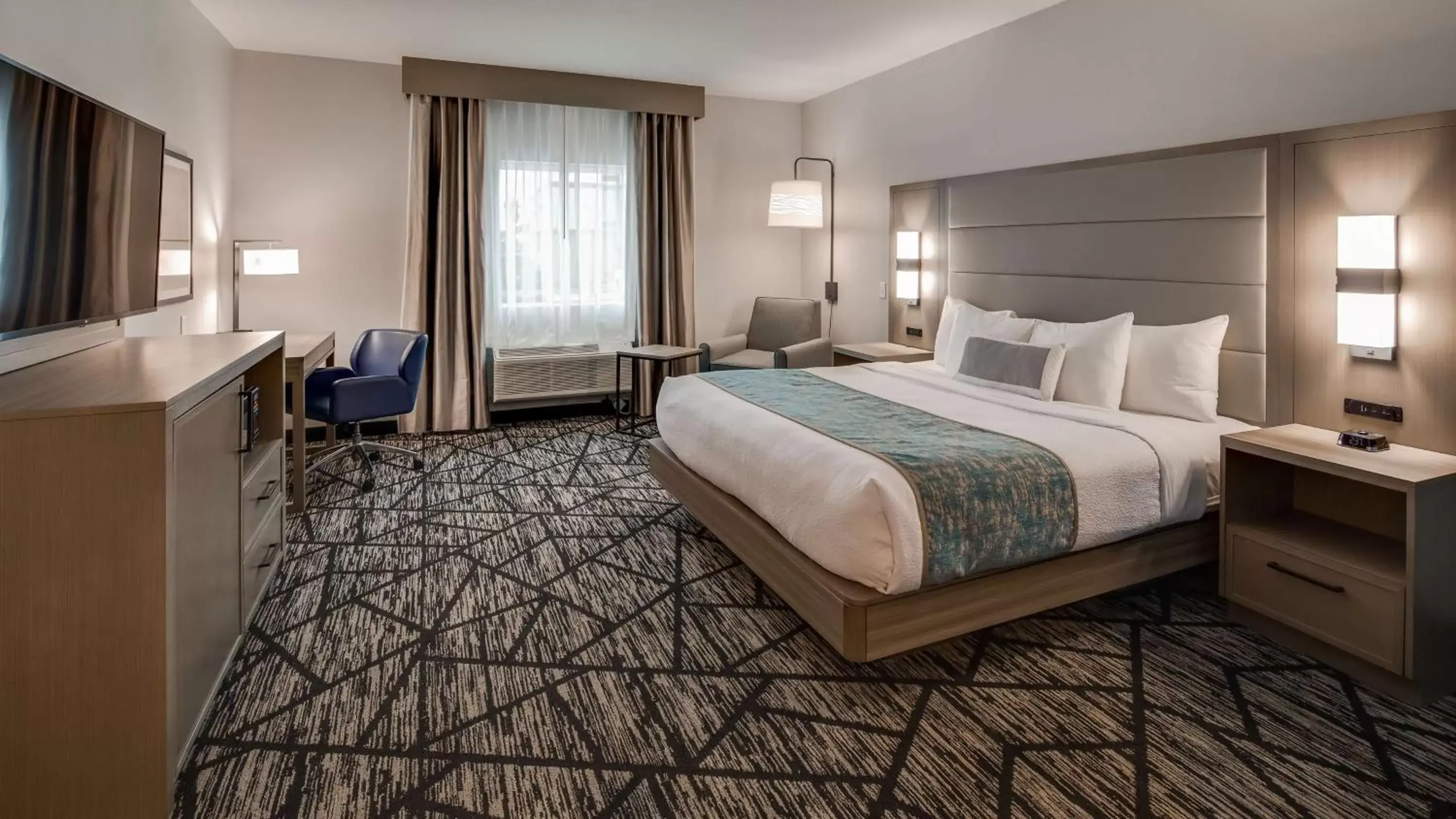 King Room with Roll-In Shower - Mobility Accessible in Best Western Plus Mid County King Room with Roll-In Shower - Mobility Accessible in Best Western Plus Mid County