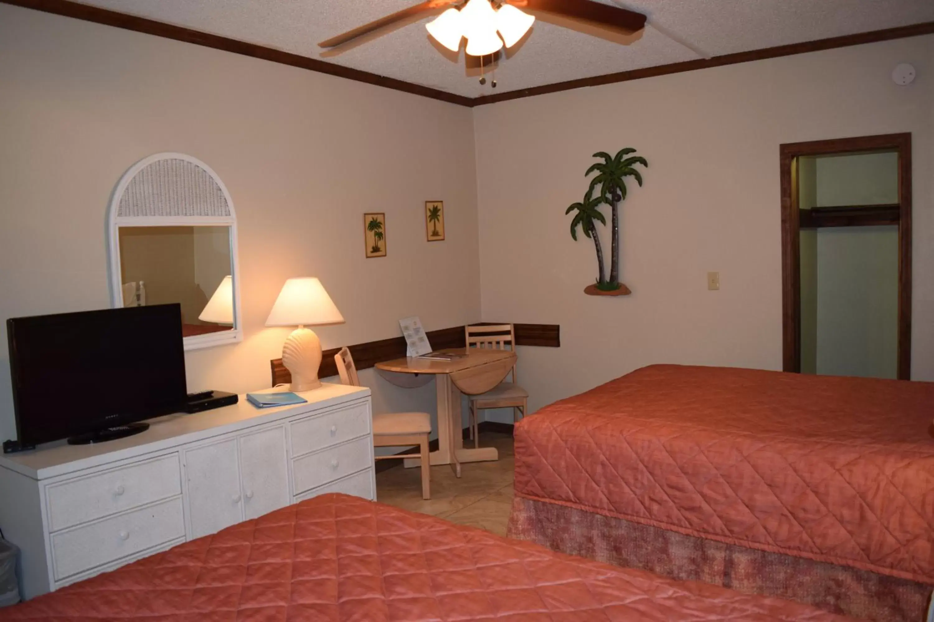 Queen Room with Two Queen Beds in Ocean Landings Resort Queen Room with Two Queen Beds in Ocean Landings Resort