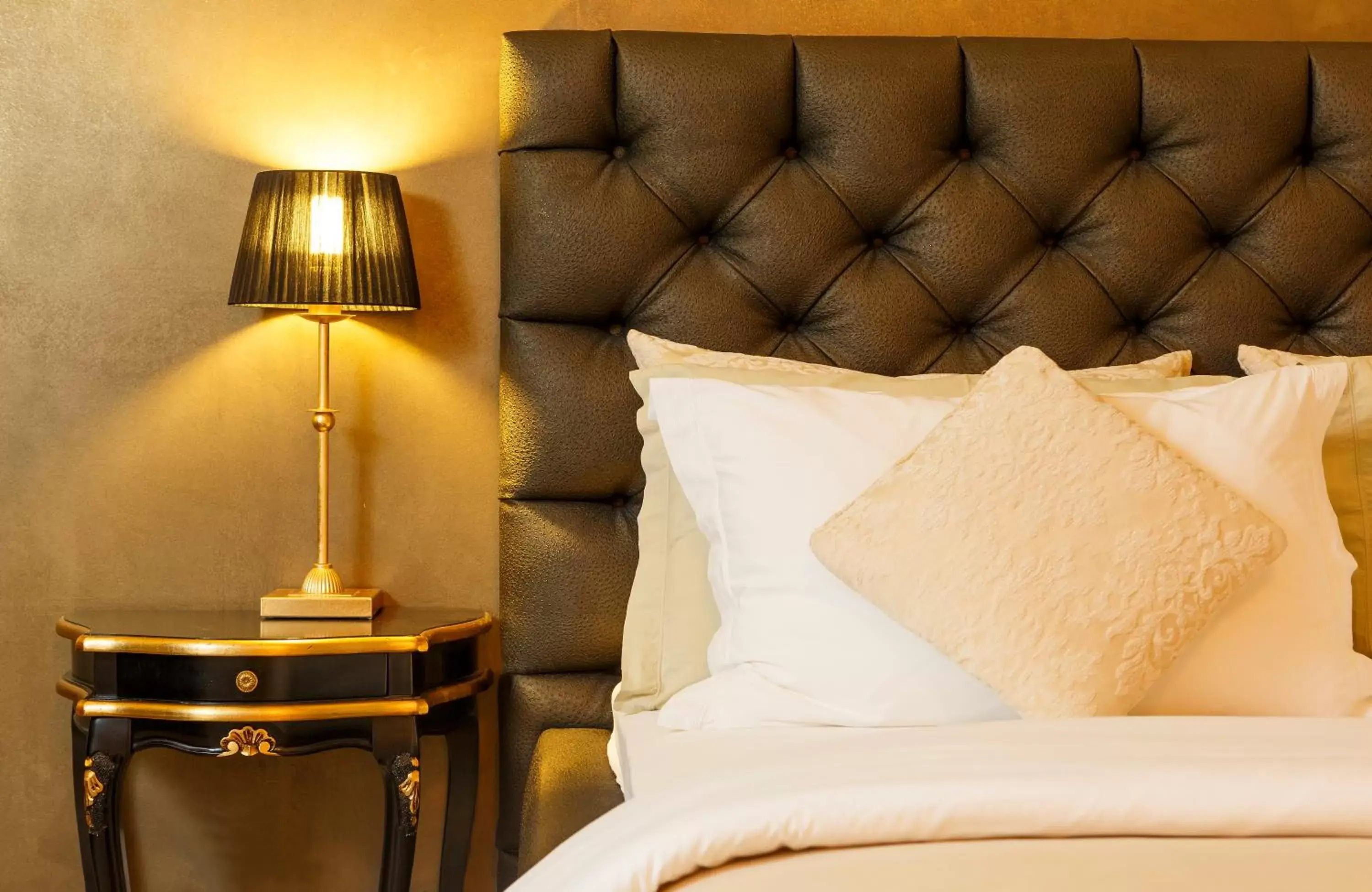 Superior Queen Room with Air Con in Business Hotel First Superior Queen Room with Air Con in Business Hotel First