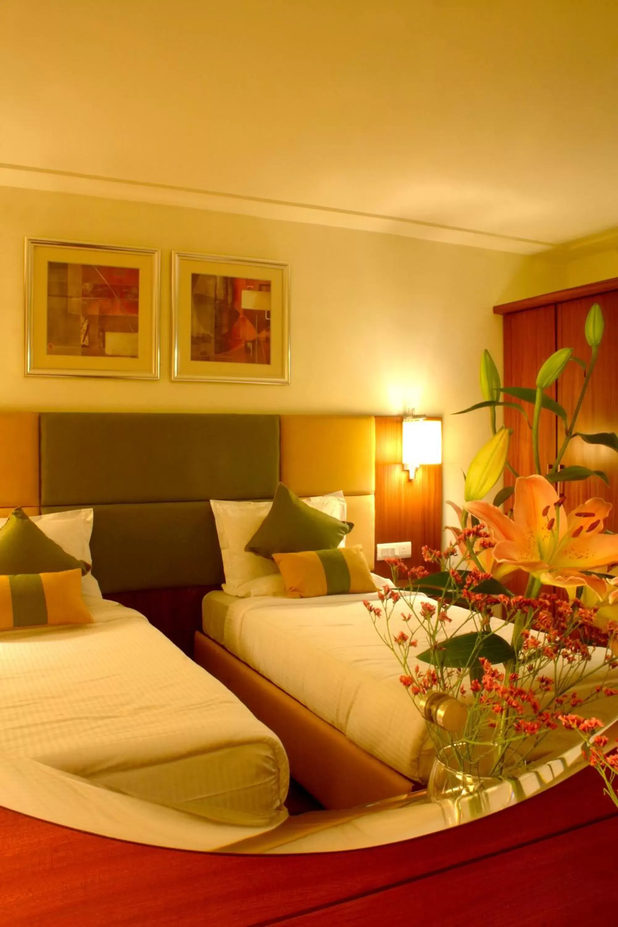 Club Double or Twin Room - single occupancy in Hampshire Plaza Club Double or Twin Room - single occupancy in Hampshire Plaza