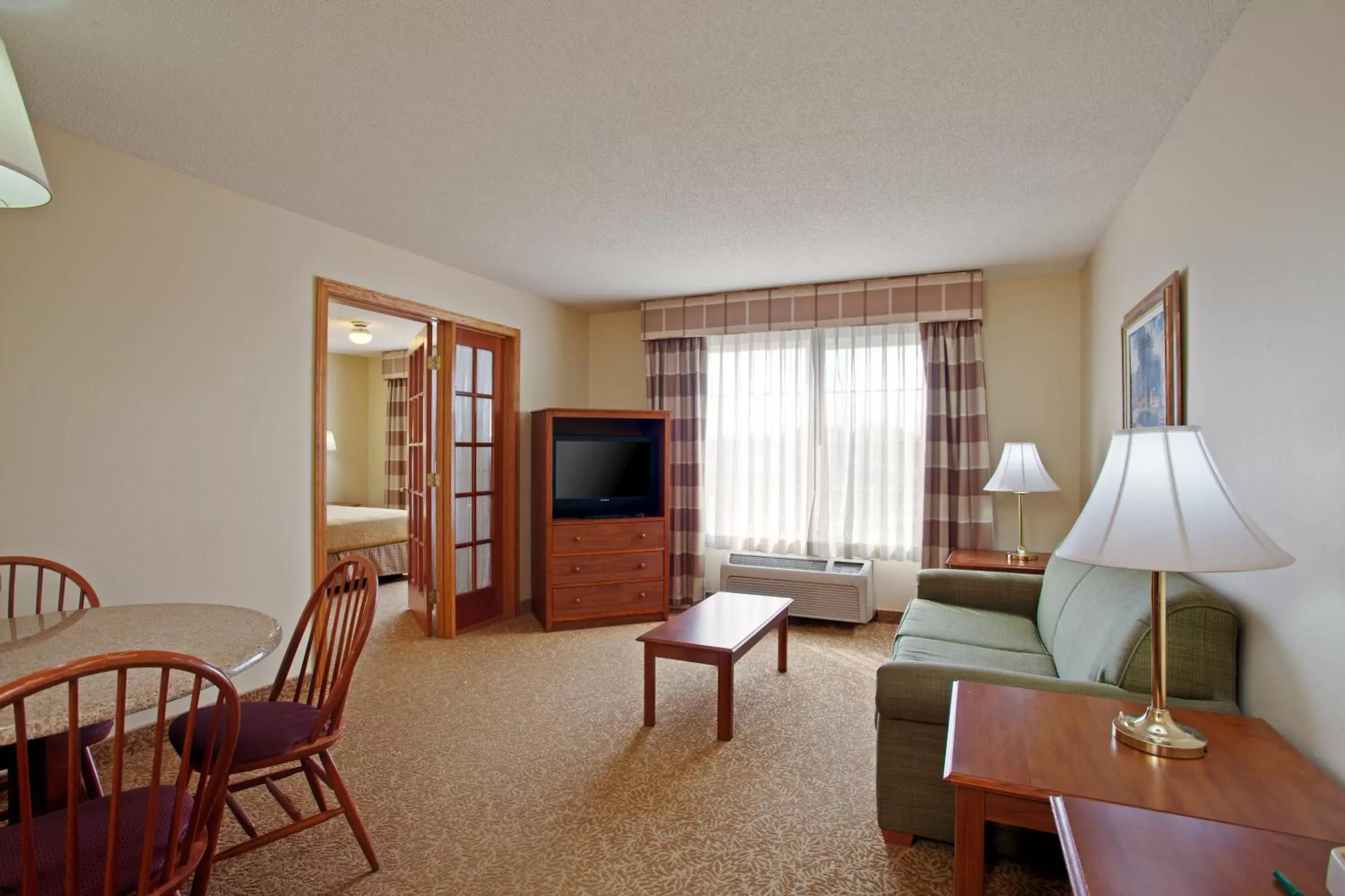 One-Bedroom King Suite with Sofa Bed in Country Inn & Suites by Radisson, Minneapolis-Shakopee One-Bedroom King Suite with Sofa Bed in Country Inn & Suites by Radisson, Minneapolis-Shakopee