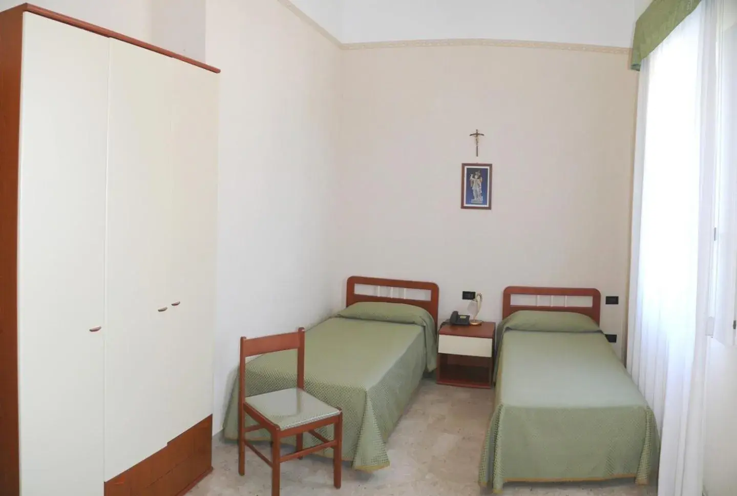 Twin Room - single occupancy in Albergo Casa Del Pellegrino Twin Room - single occupancy in Albergo Casa Del Pellegrino