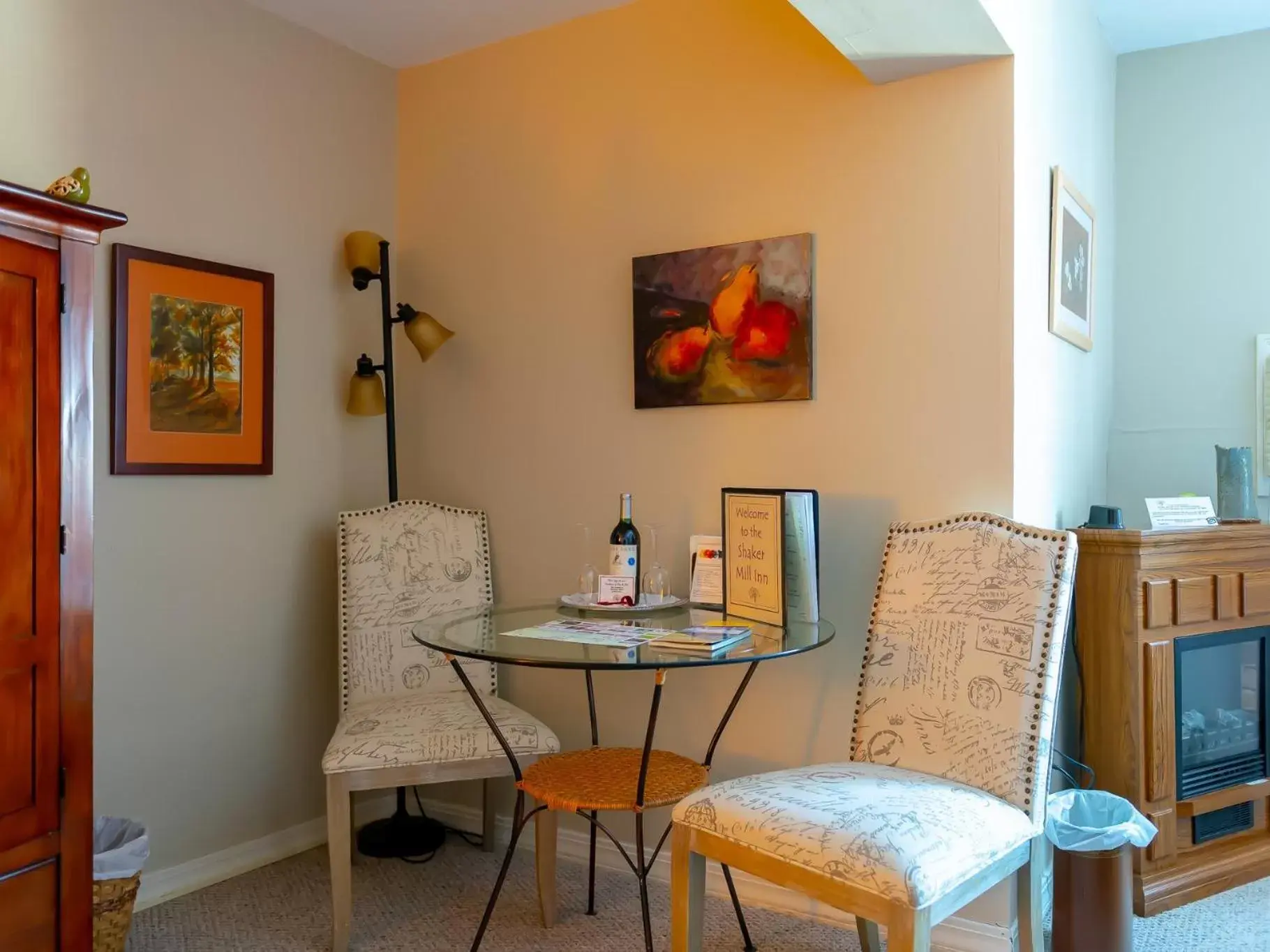 Standard Suite in Shaker Mill Inn Standard Suite in Shaker Mill Inn