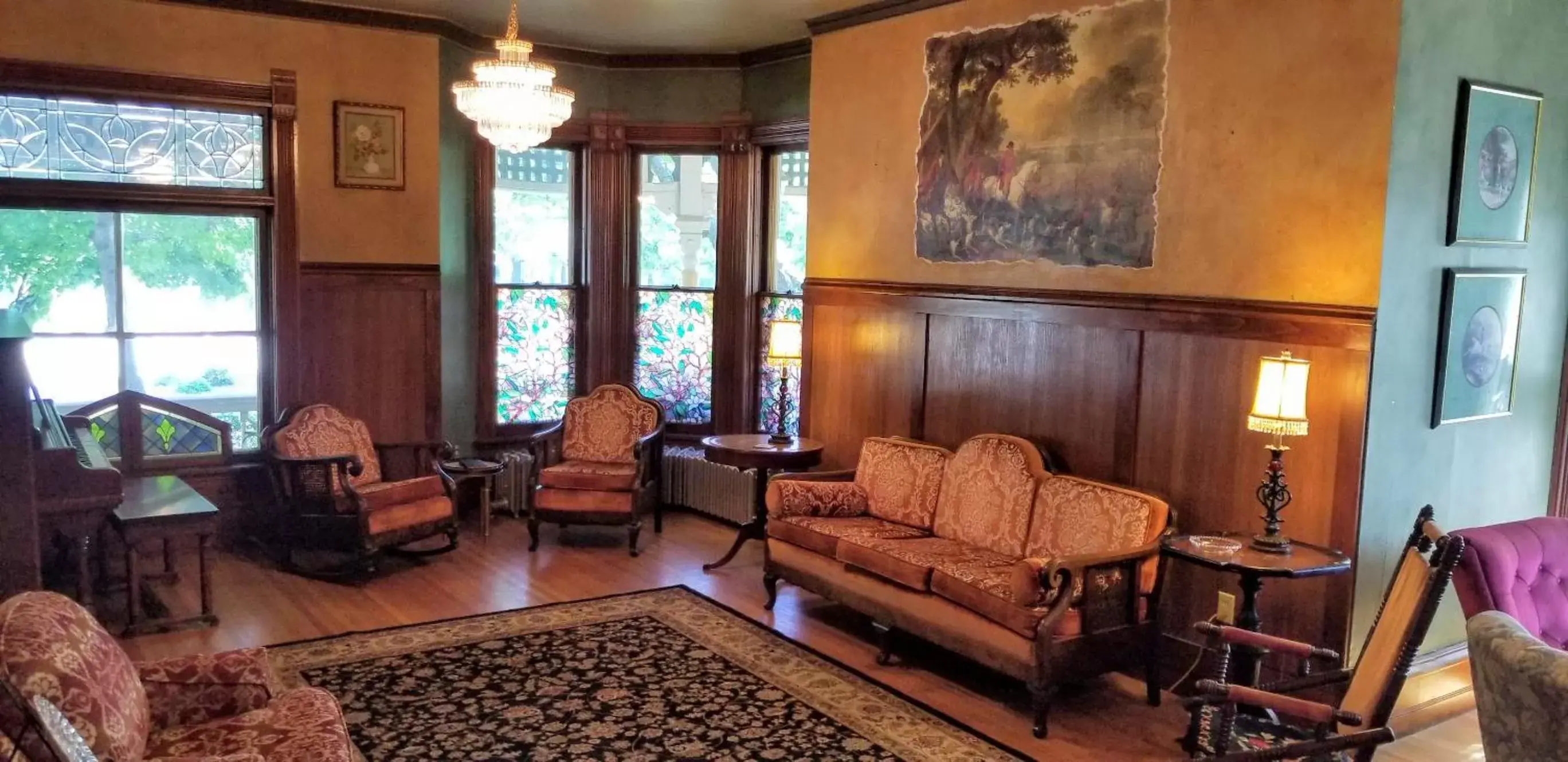 Family Suite in Historic Victorian Inn Family Suite in Historic Victorian Inn