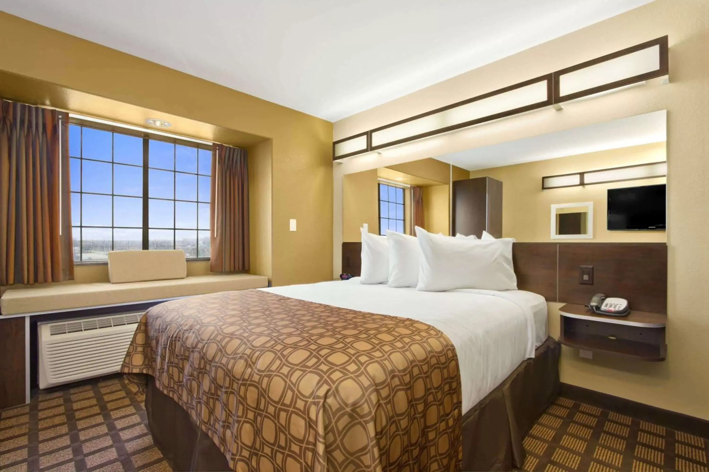 Queen Room with Roll-In Shower - Mobility/Hearing Accessible - Non-Smoking in Microtel Inn & Suites by Wyndham Round Rock Queen Room with Roll-In Shower - Mobility/Hearing Accessible - Non-Smoking in Microtel Inn & Suites by Wyndham Round Rock