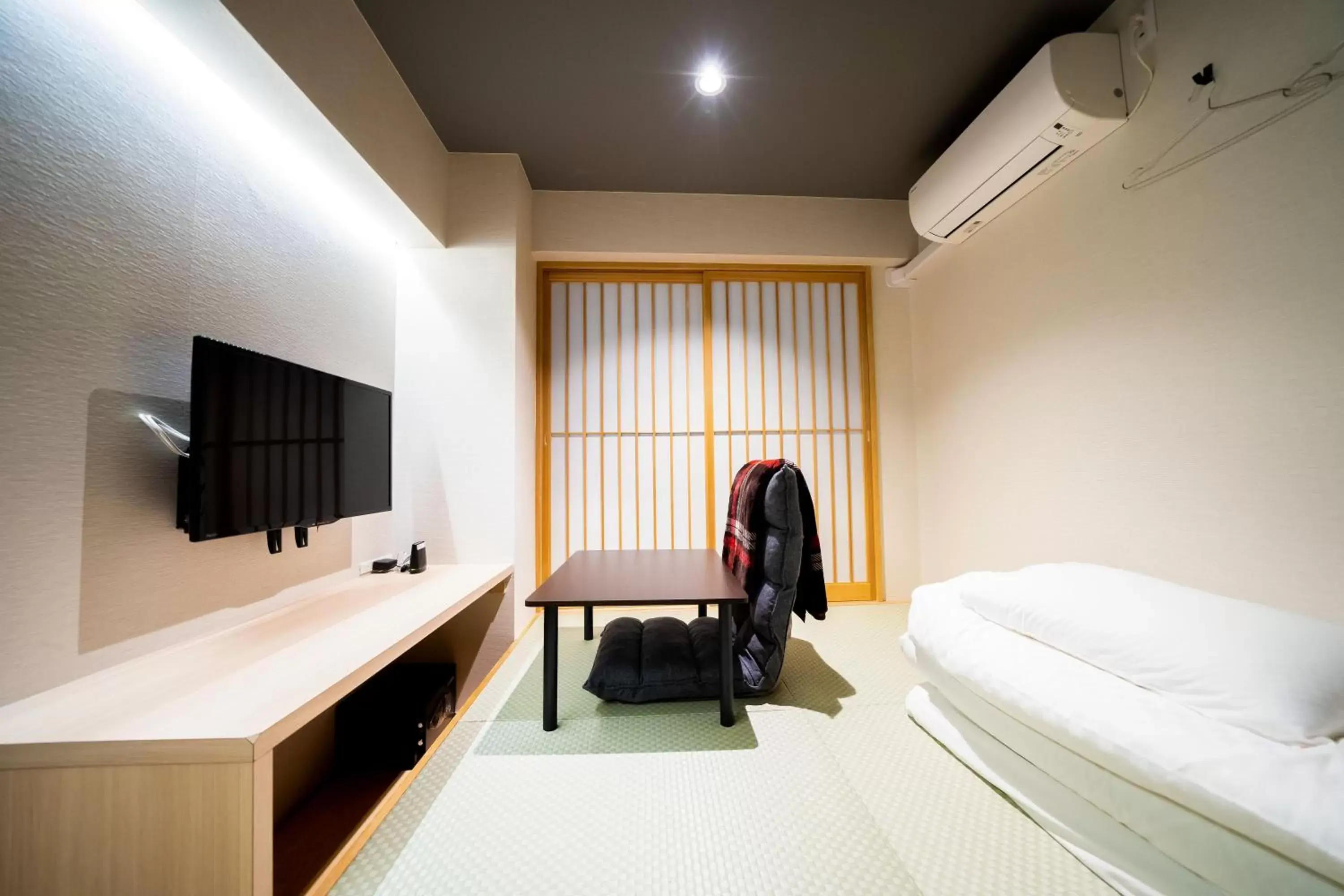 Japanese-Style Room with Shared Bathroom - single occupancy in Hotel S-Presso Namba Japanese-Style Room with Shared Bathroom - single occupancy in Hotel S-Presso Namba