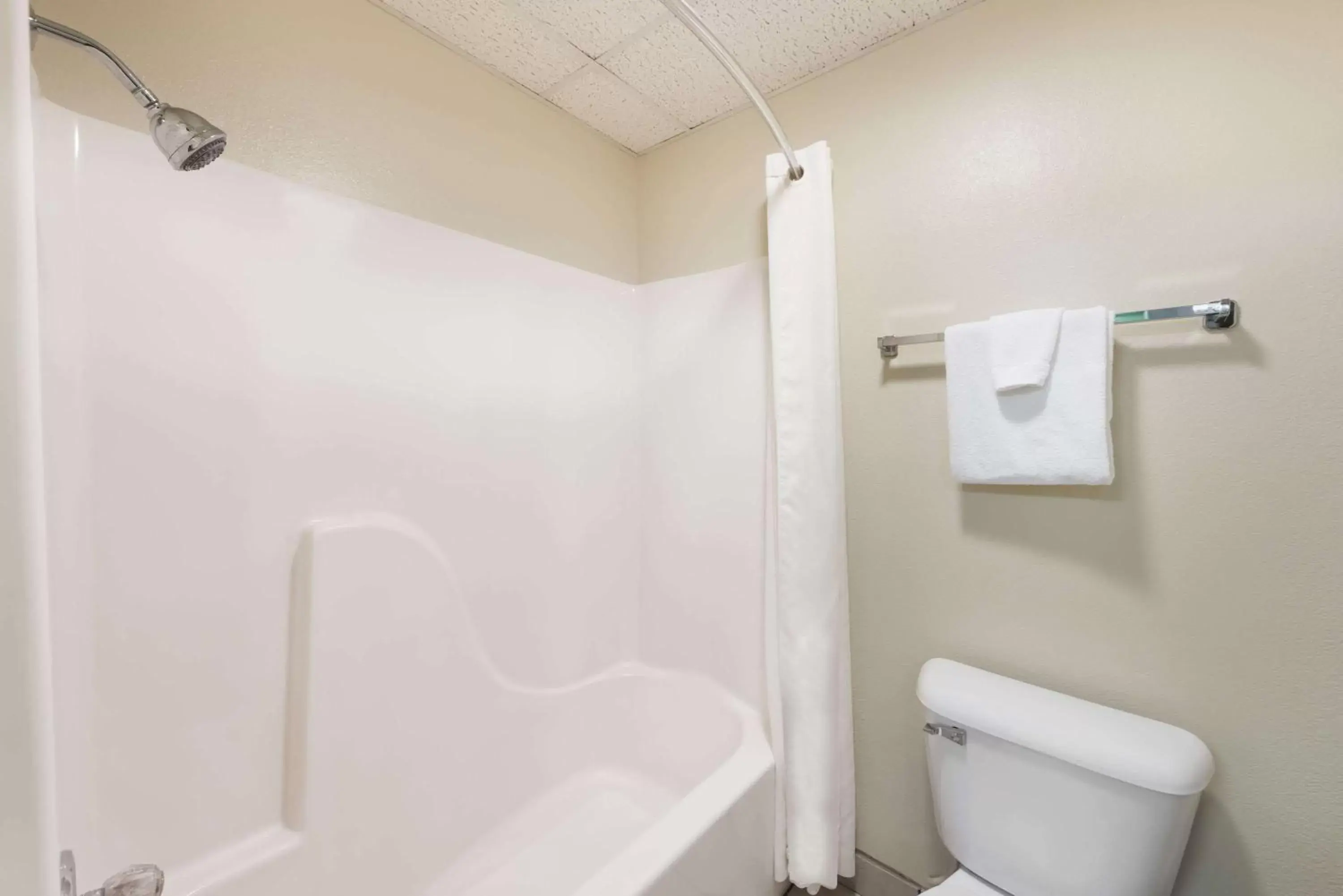 Queen Room with Two Queen Beds - Non-Smoking in Super 8 by Wyndham Lebanon Queen Room with Two Queen Beds - Non-Smoking in Super 8 by Wyndham Lebanon