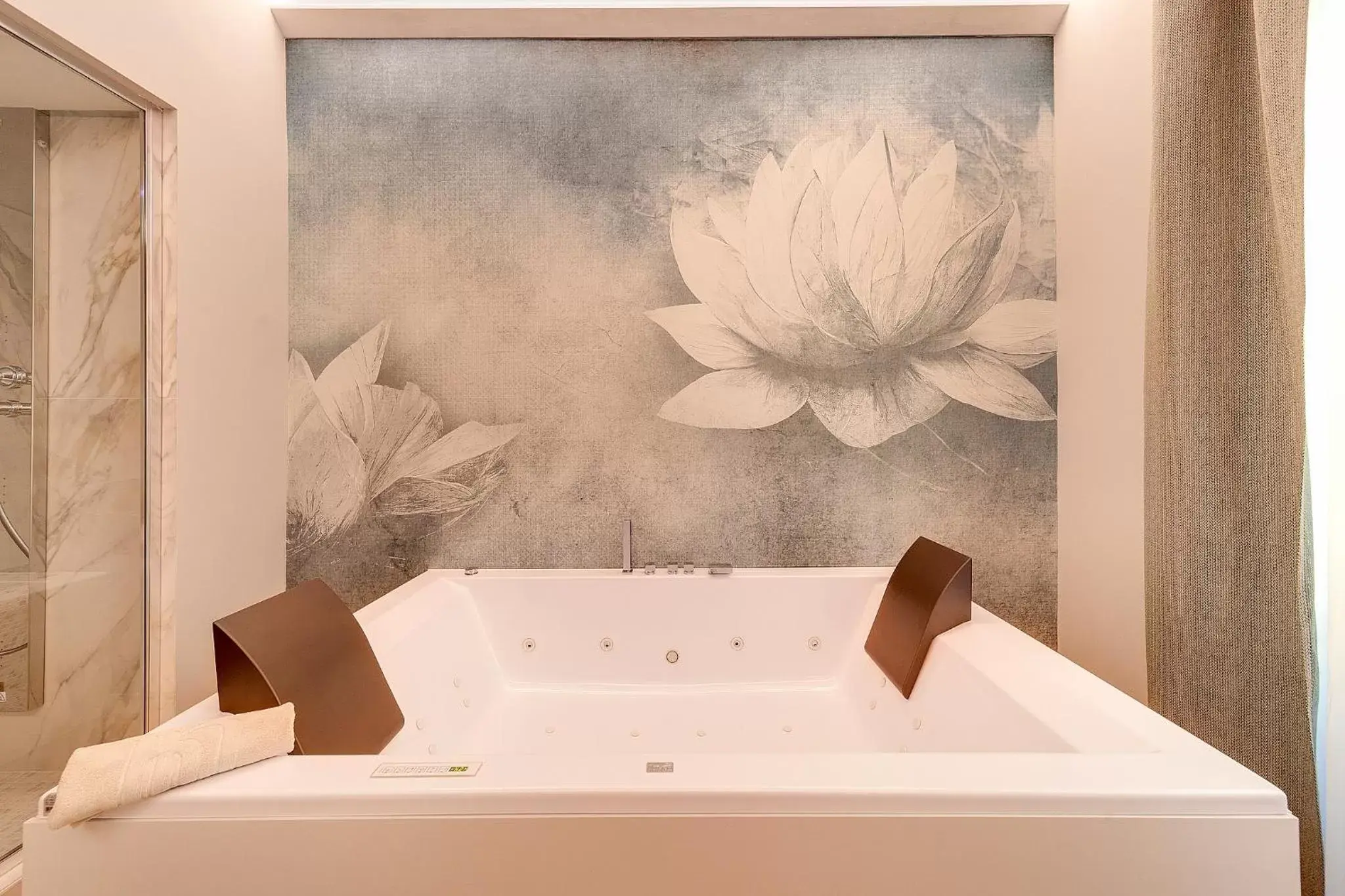 King Suite with Jacuzzi and Turkish Bath in Best Western Hotel Nazionale King Suite with Jacuzzi and Turkish Bath in Best Western Hotel Nazionale