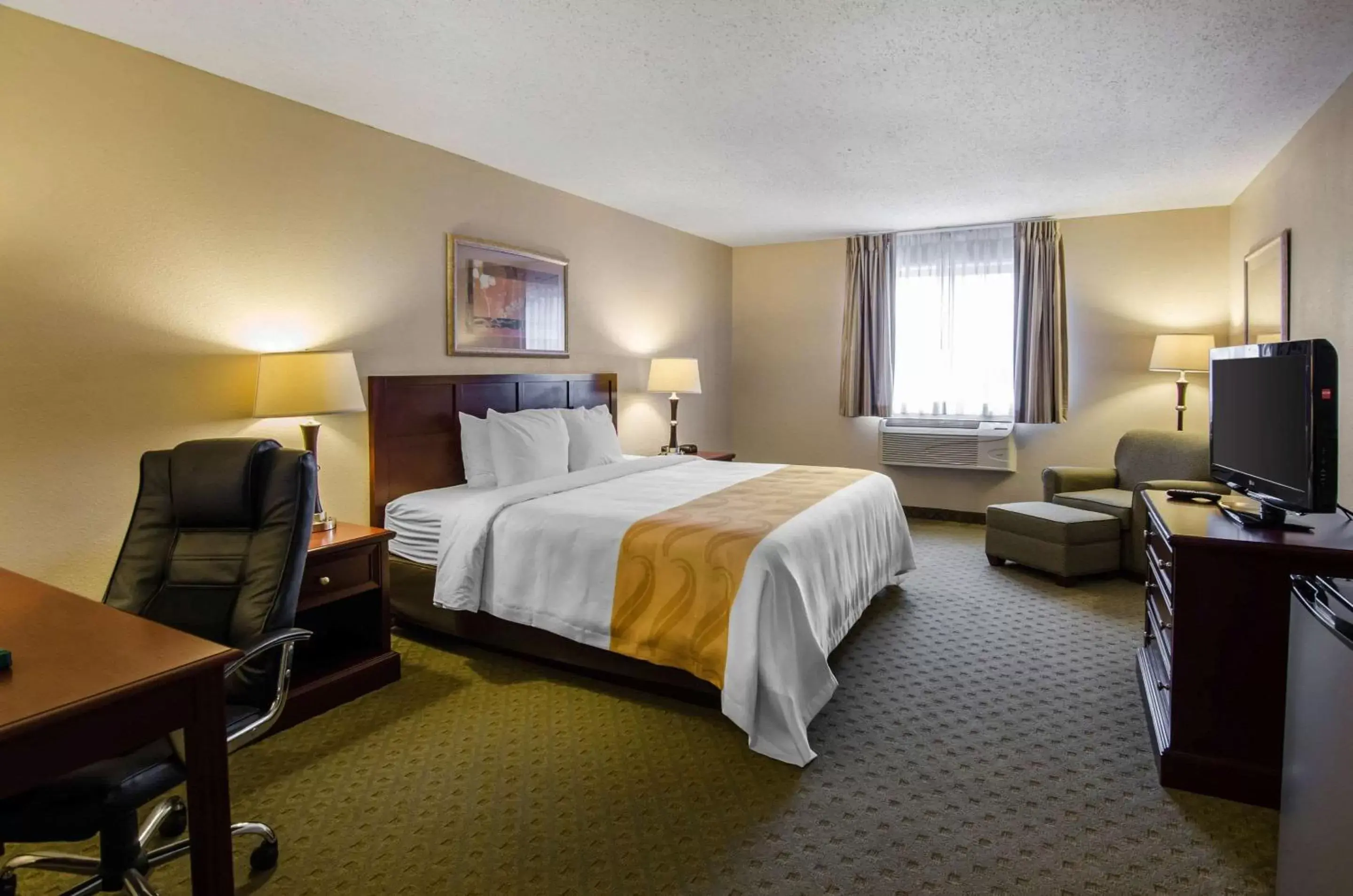 King Room - Non-Smoking in Quality Inn Summersville - New River Area King Room - Non-Smoking in Quality Inn Summersville - New River Area