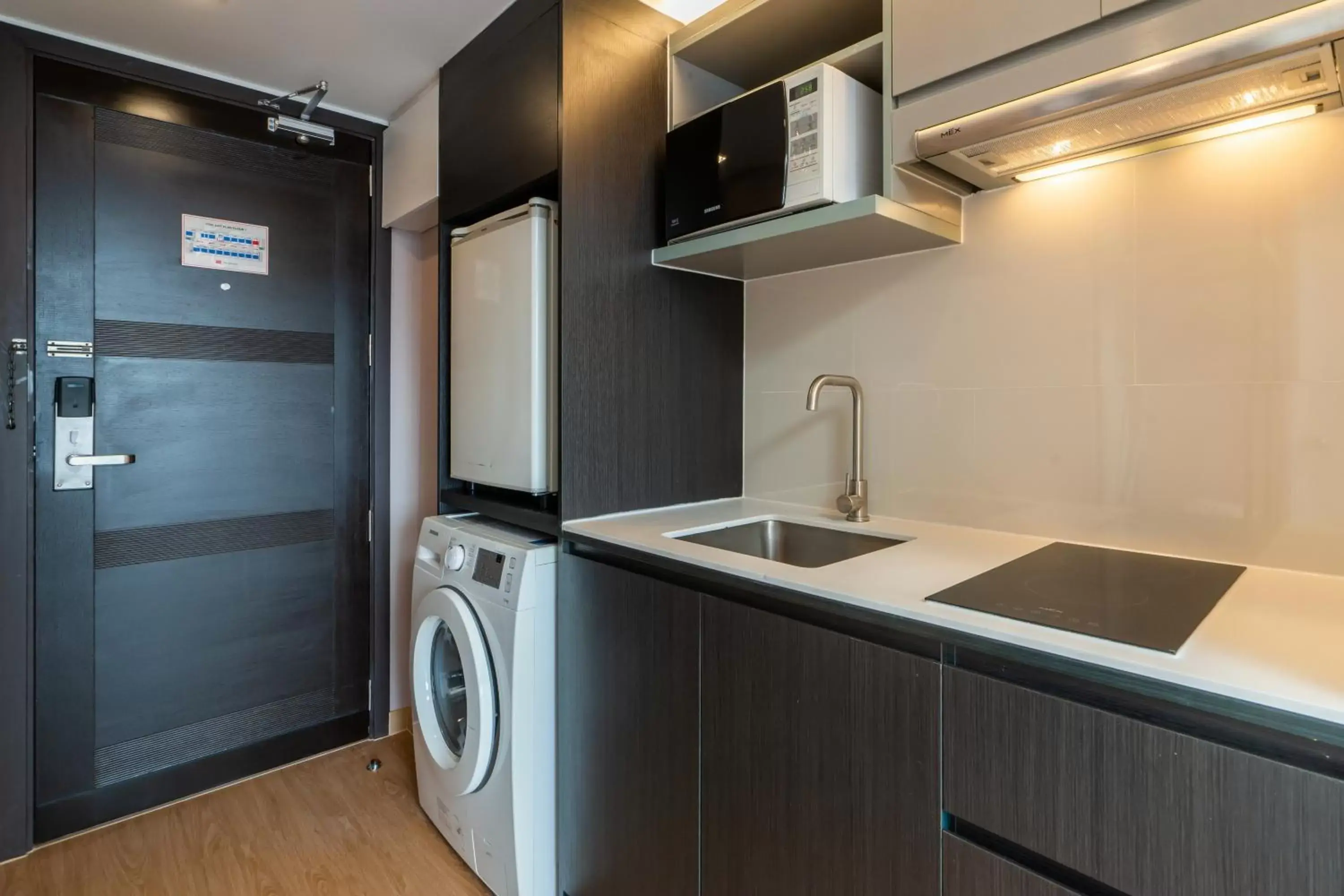 New Deluxe Room in Aster Hotel and Residence by At Mind New Deluxe Room in Aster Hotel and Residence by At Mind