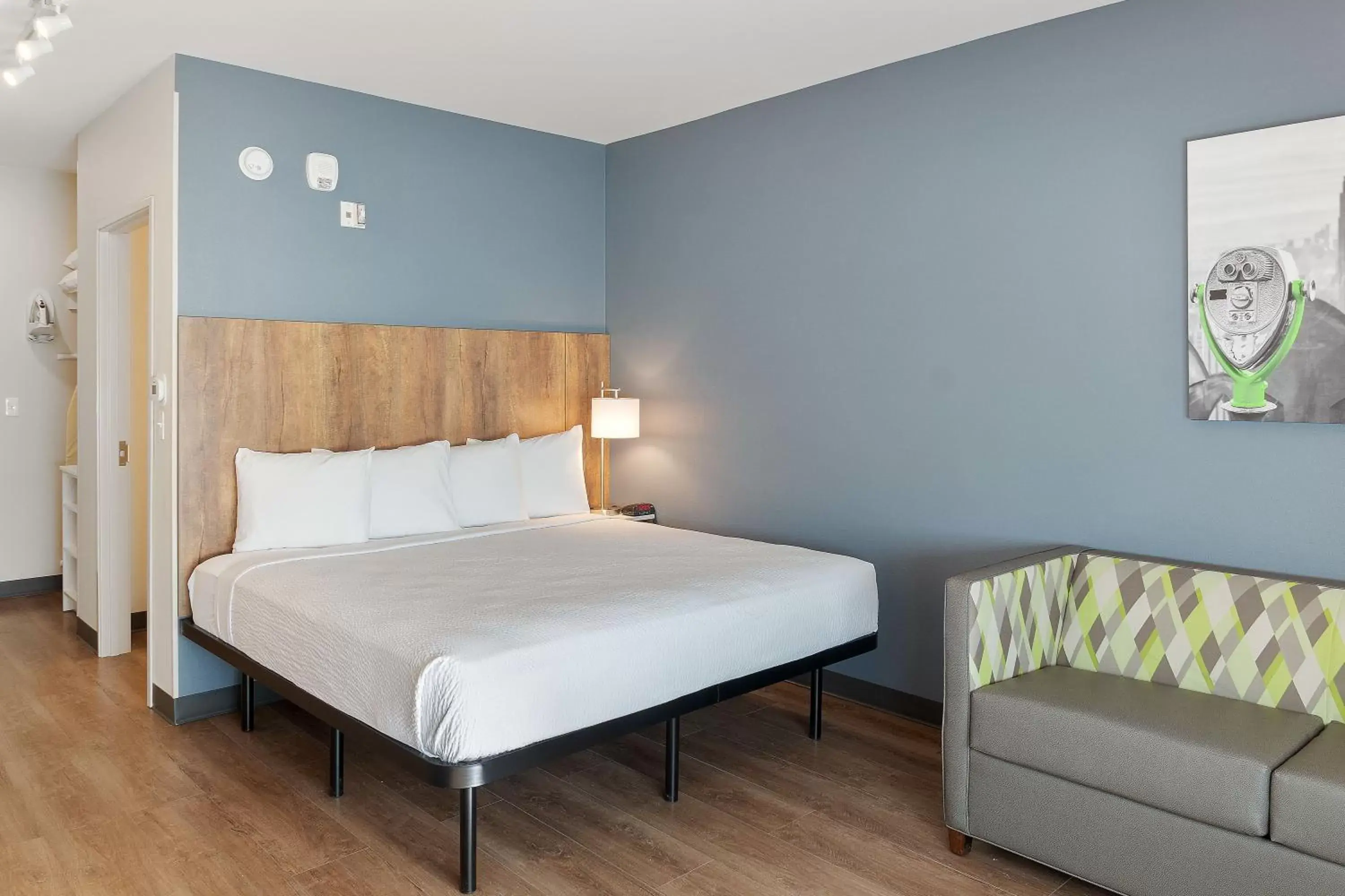 Deluxe Studio with 1 King Bed - Hearing Accessible - Non-Smoking in Extended Stay America Premier Suites - Phoenix - Chandler - Downtown Deluxe Studio with 1 King Bed - Hearing Accessible - Non-Smoking in Extended Stay America Premier Suites - Phoenix - Chandler - Downtown