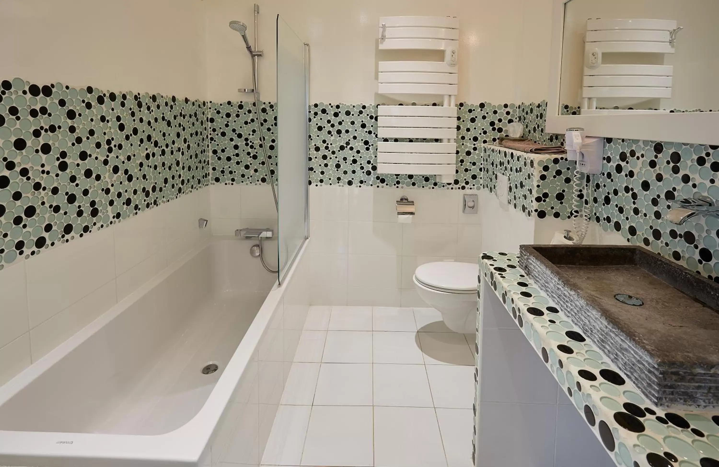 Superior Double Room in The Originals Hôtel Le Cise Restaurant Chambres et Suites Superior Double Room in The Originals Hôtel Le Cise Restaurant Chambres et Suites