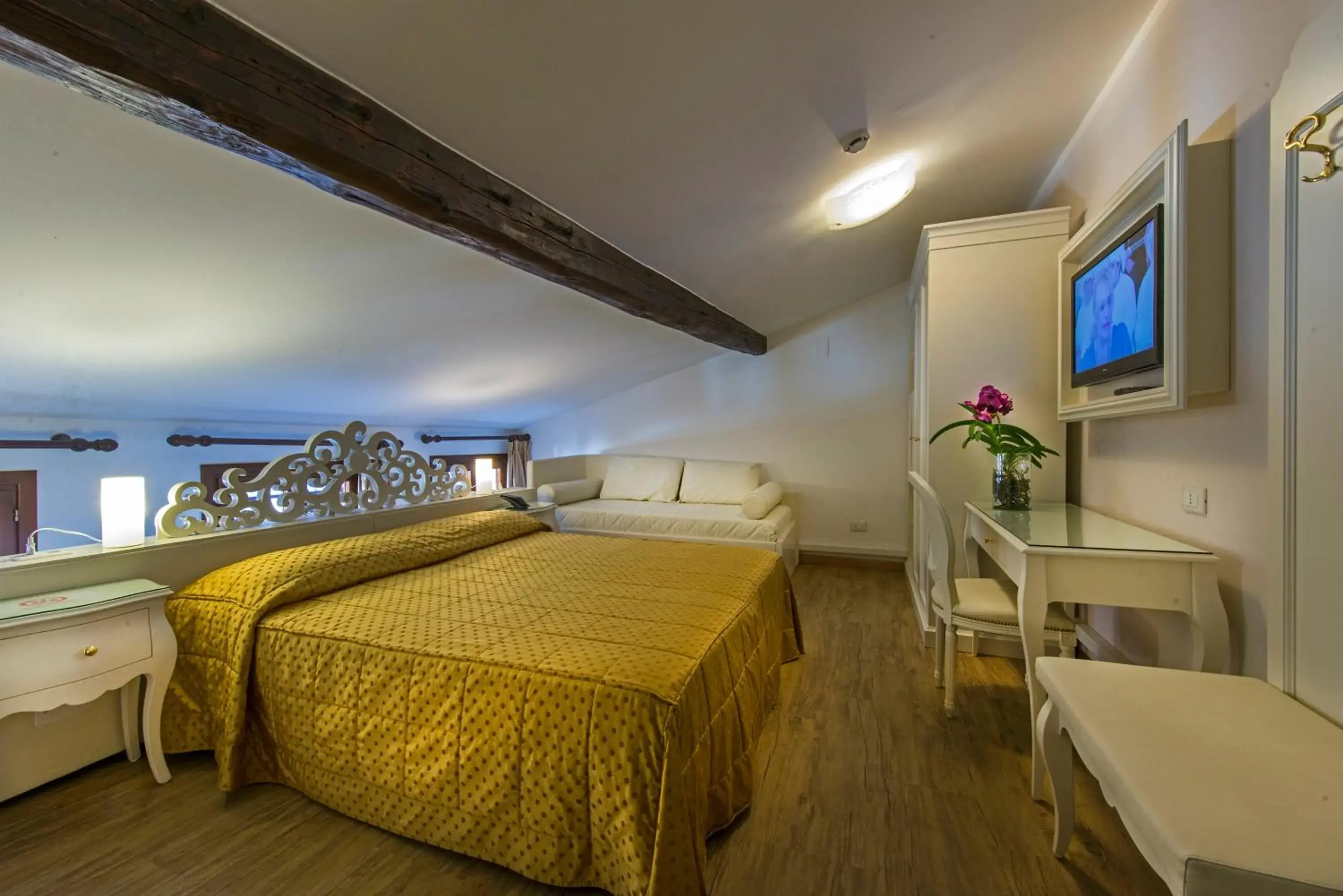 Economy Double or Twin Room - single occupancy - Attic in Hotel Vivit ***S Economy Double or Twin Room - single occupancy - Attic in Hotel Vivit ***S