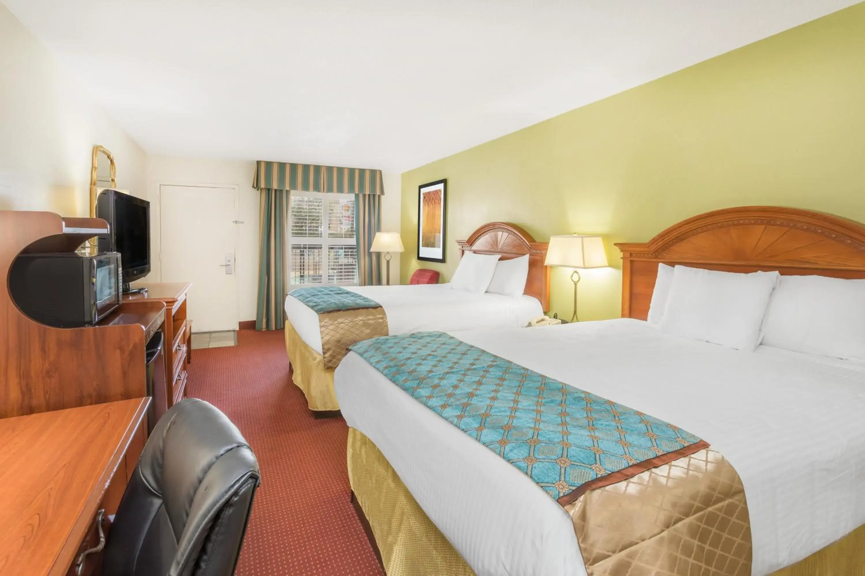 Deluxe Queen Room with Two Queen Beds - Non-Smoking in Baymont by Wyndham Orangeburg North Deluxe Queen Room with Two Queen Beds - Non-Smoking in Baymont by Wyndham Orangeburg North