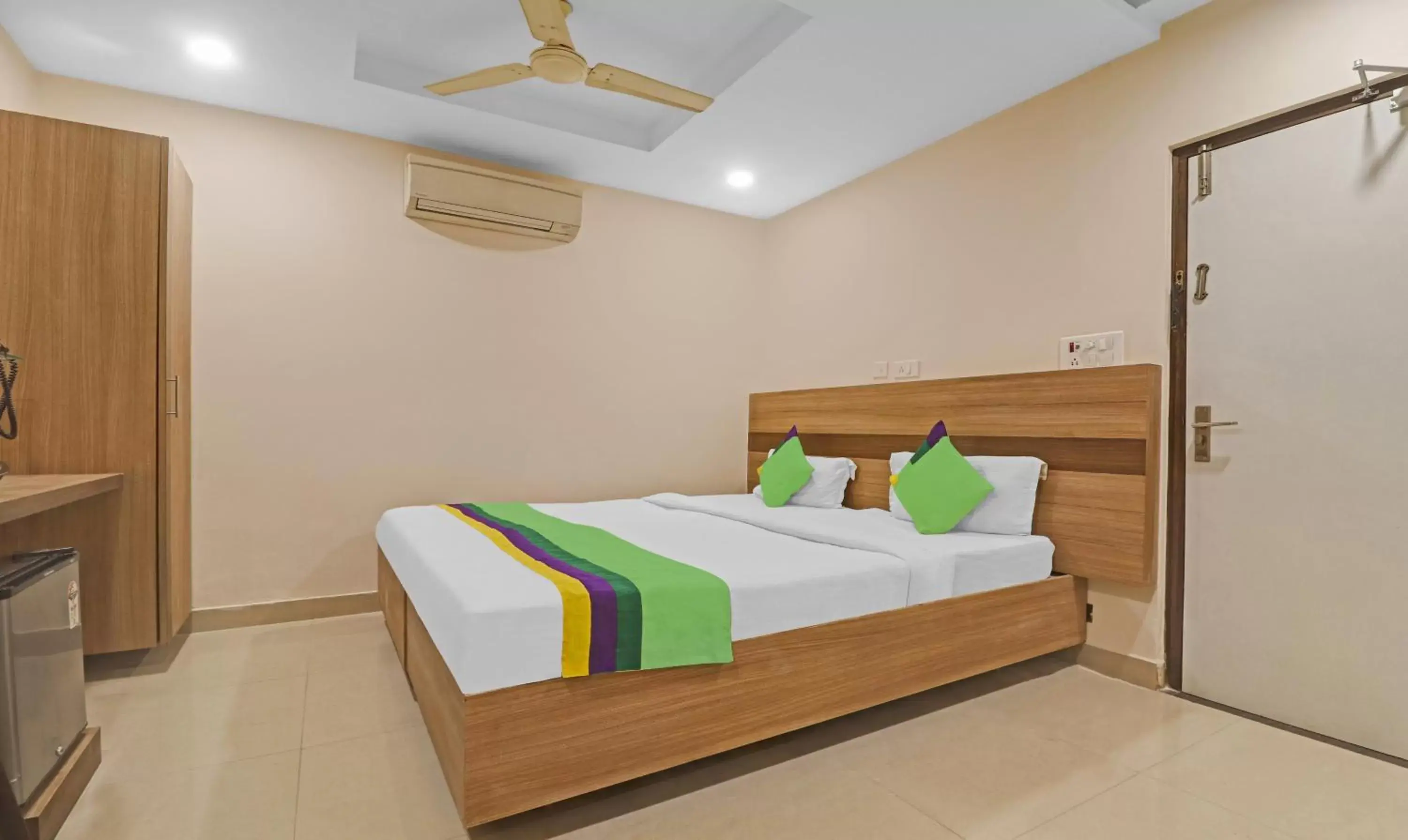 Standard Double Room - single occupancy in Treebo Pride Inn Botanica Standard Double Room - single occupancy in Treebo Pride Inn Botanica