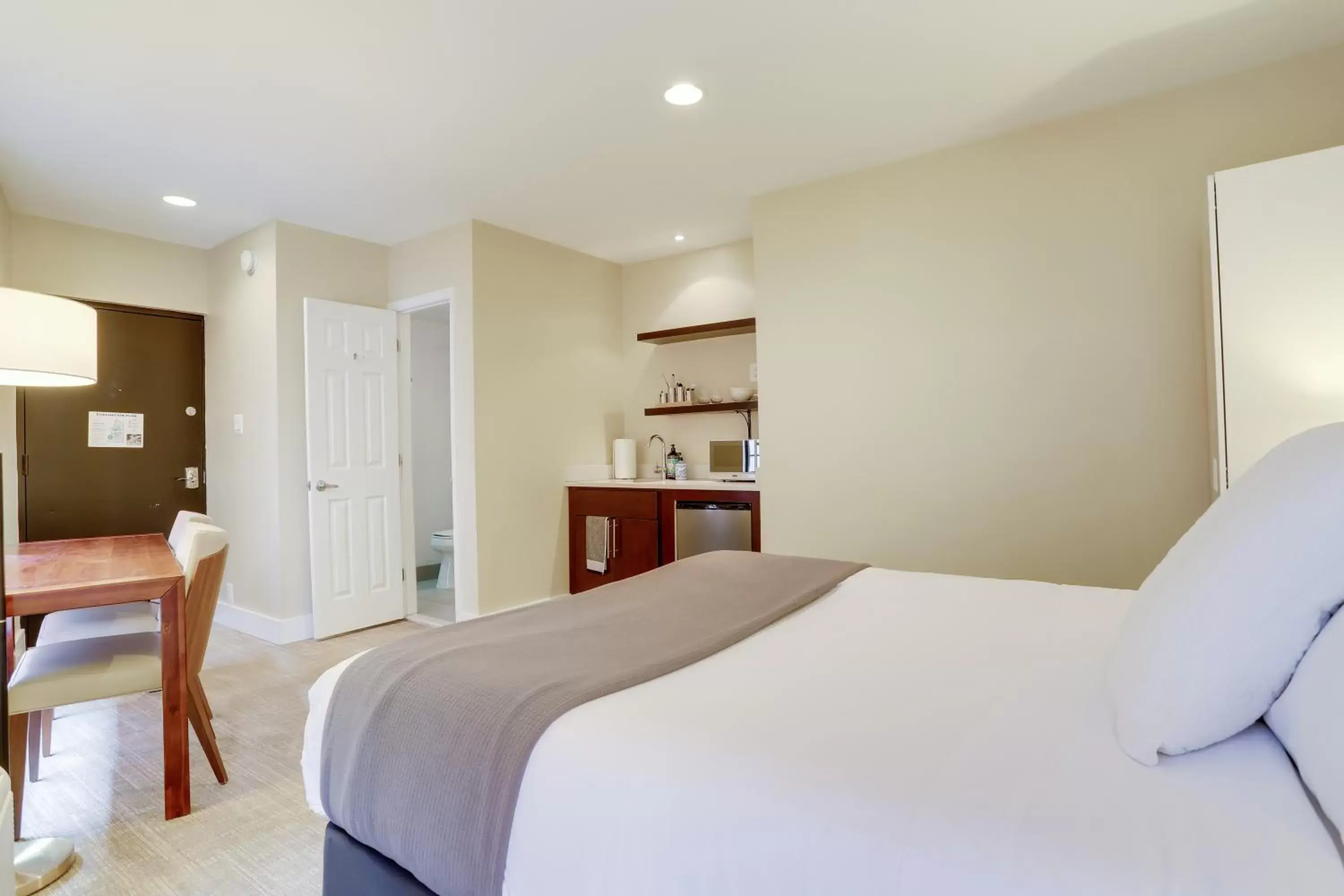 Standard Queen Room in Sojourn at DuPont Place Standard Queen Room in Sojourn at DuPont Place