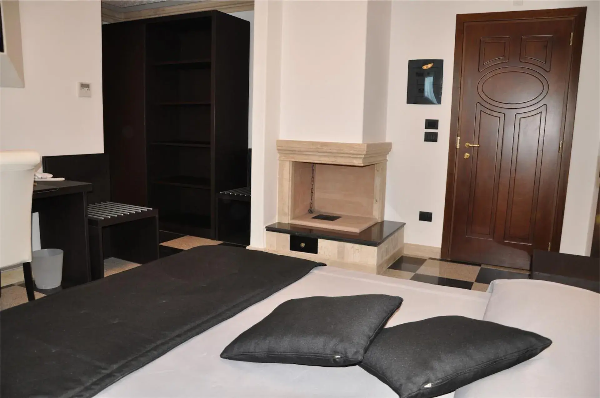 Deluxe Queen Room in BHB Hotel Deluxe Queen Room in BHB Hotel