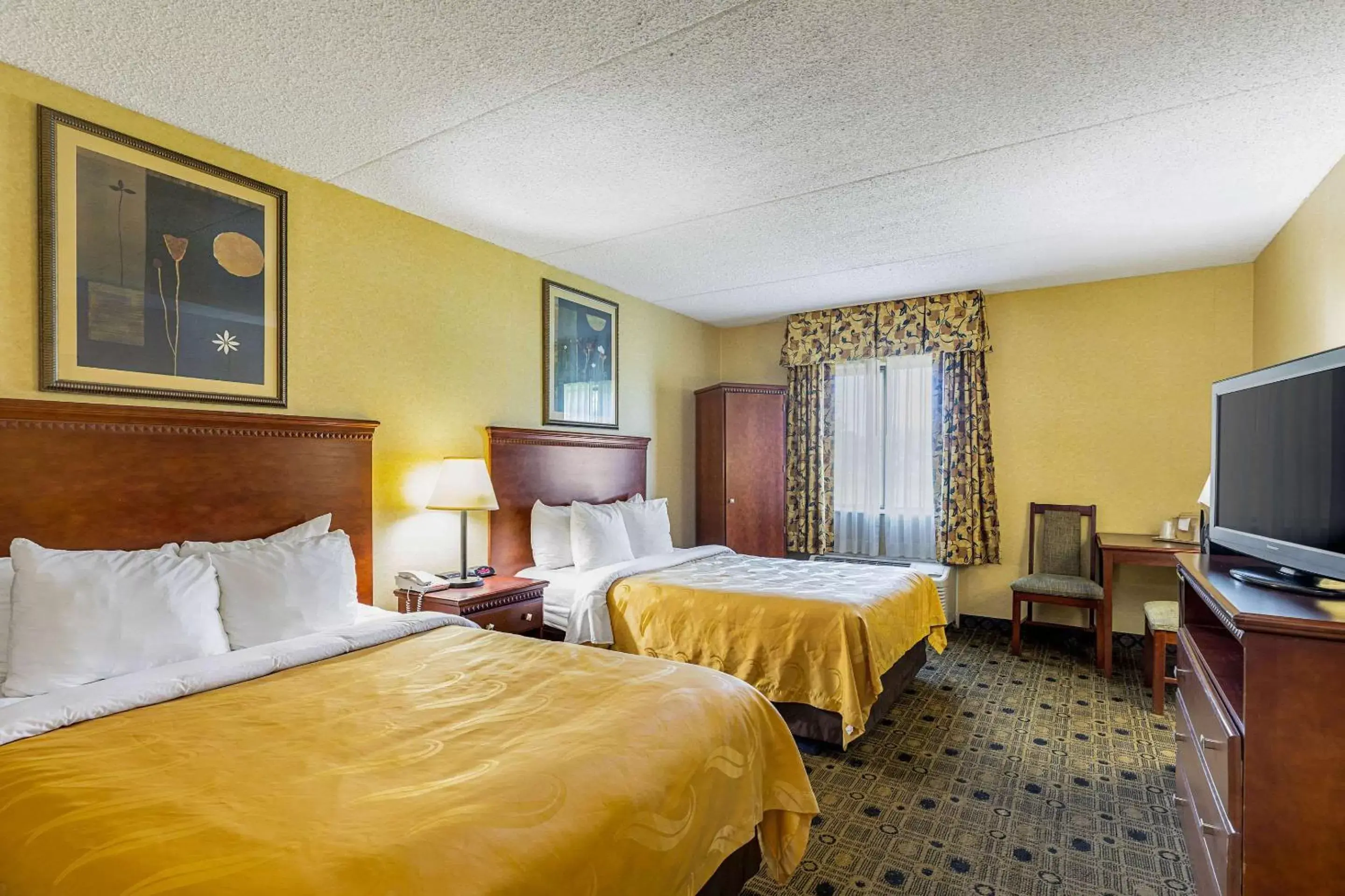 Double Room with Two Double Beds - Non-Smoking/Pet Friendly/Lower Floors in Quality Inn & Suites Coldwater near I-69 Double Room with Two Double Beds - Non-Smoking/Pet Friendly/Lower Floors in Quality Inn & Suites Coldwater near I-69