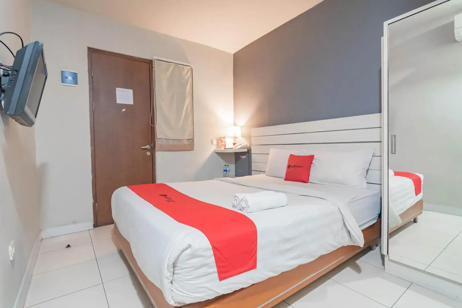 RedDoorz Double Room in RedDoorz Plus near Asia Afrika 3 RedDoorz Double Room in RedDoorz Plus near Asia Afrika 3