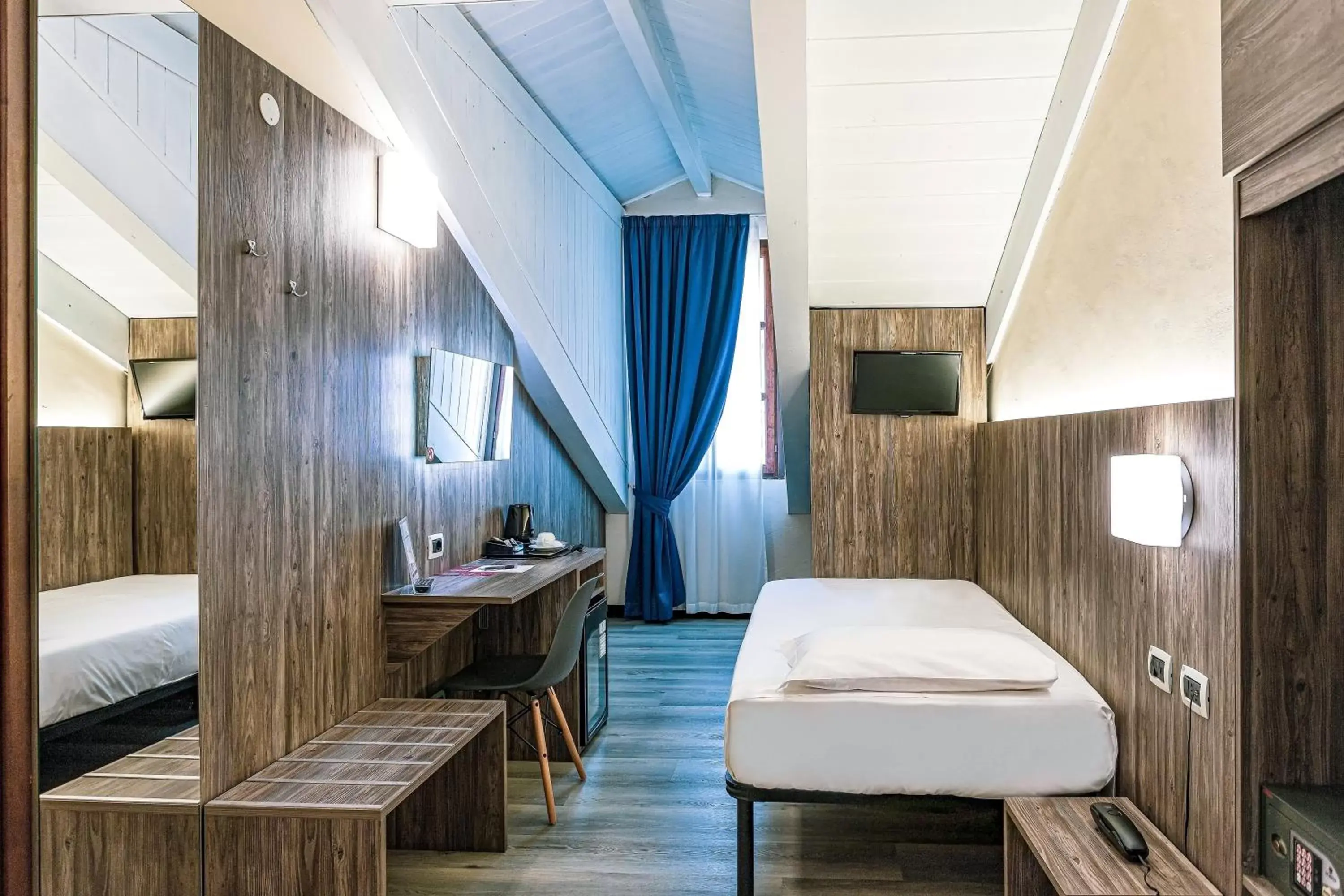 Comfort Single Room in Hotel Urbani Comfort Single Room in Hotel Urbani