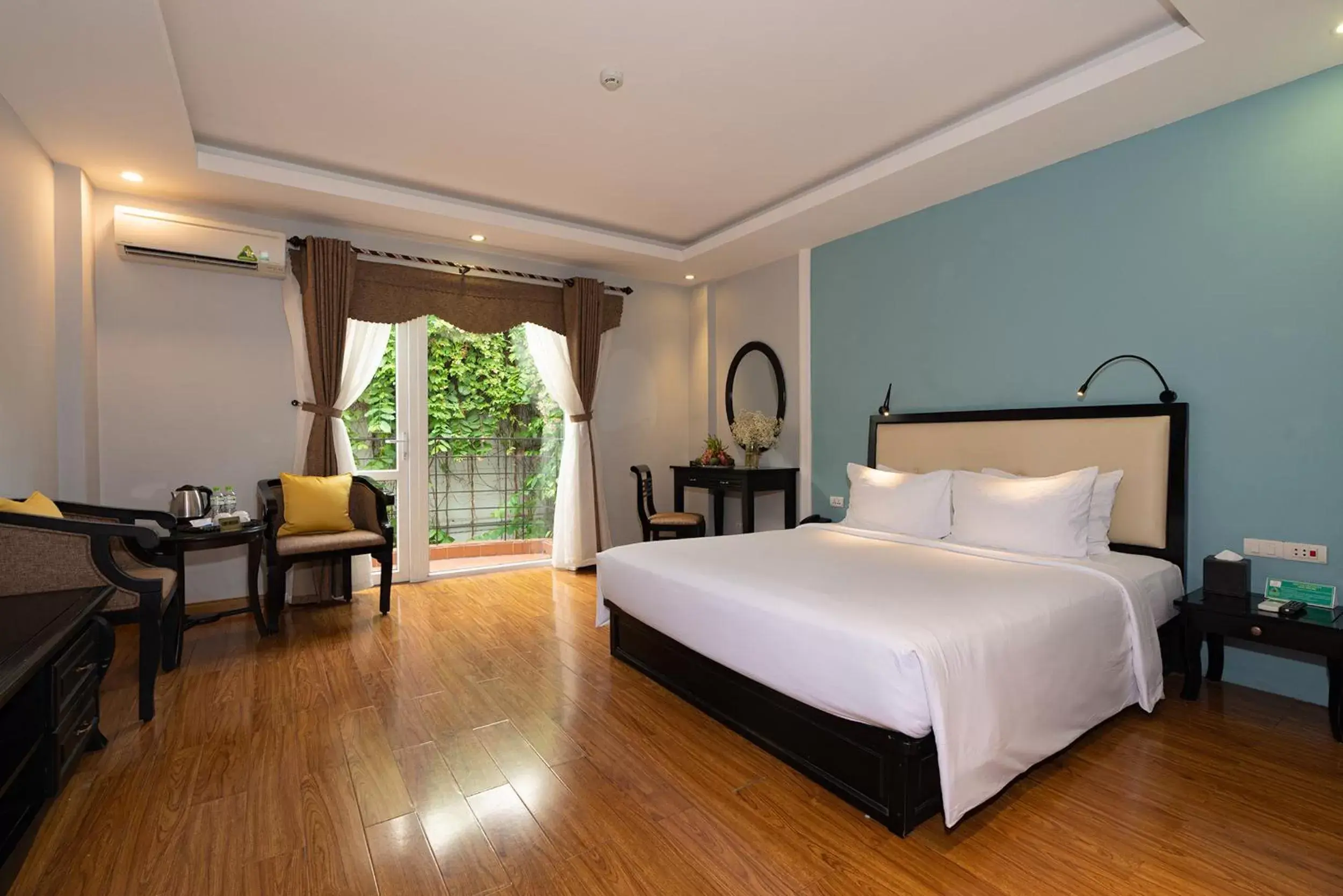 Deluxe Double Room with Balcony in Hoian Sincerity Hotel & Spa Deluxe Double Room with Balcony in Hoian Sincerity Hotel & Spa