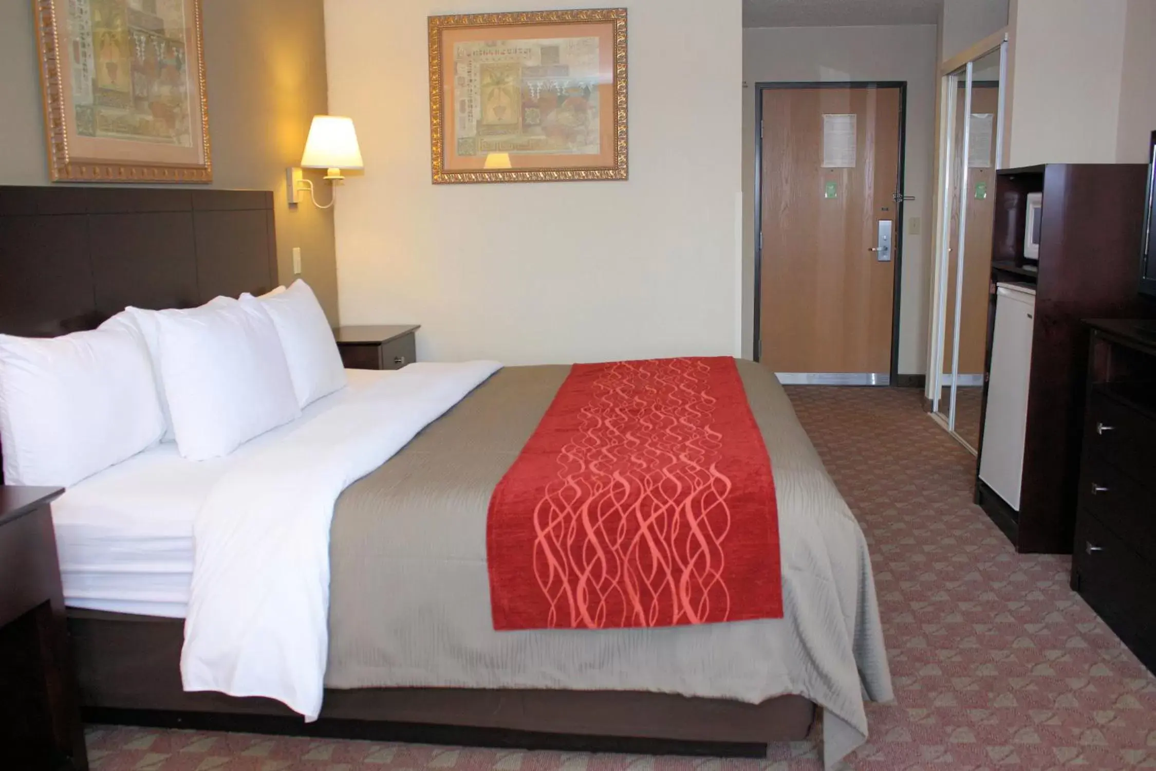 King Room - Non-Smoking in Quality Inn Defiance King Room - Non-Smoking in Quality Inn Defiance