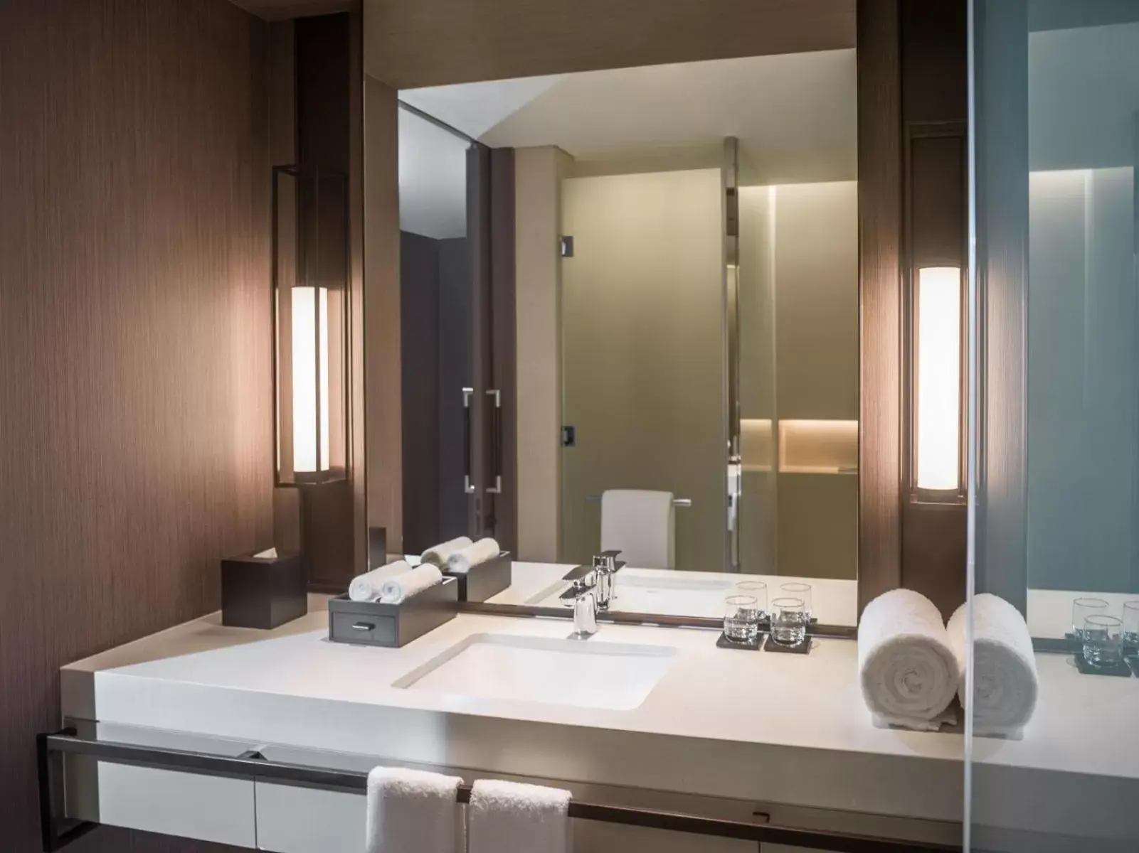 Deluxe Double Room with Sea View in New World Hoiana Hotel Deluxe Double Room with Sea View in New World Hoiana Hotel