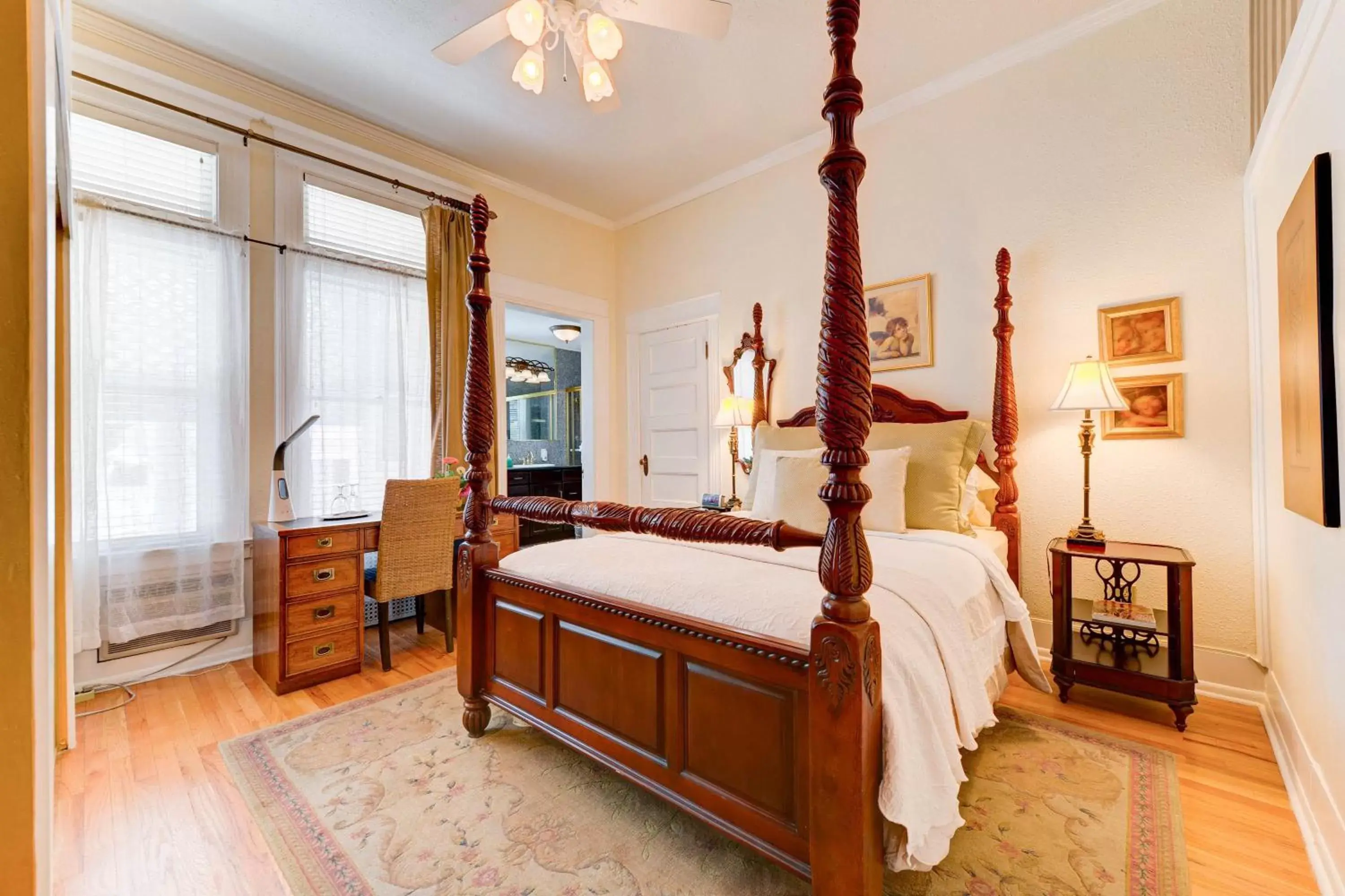 Queen Room with Spa Bath in The St. Mary's Inn, Bed and Breakfast Queen Room with Spa Bath in The St. Mary's Inn, Bed and Breakfast