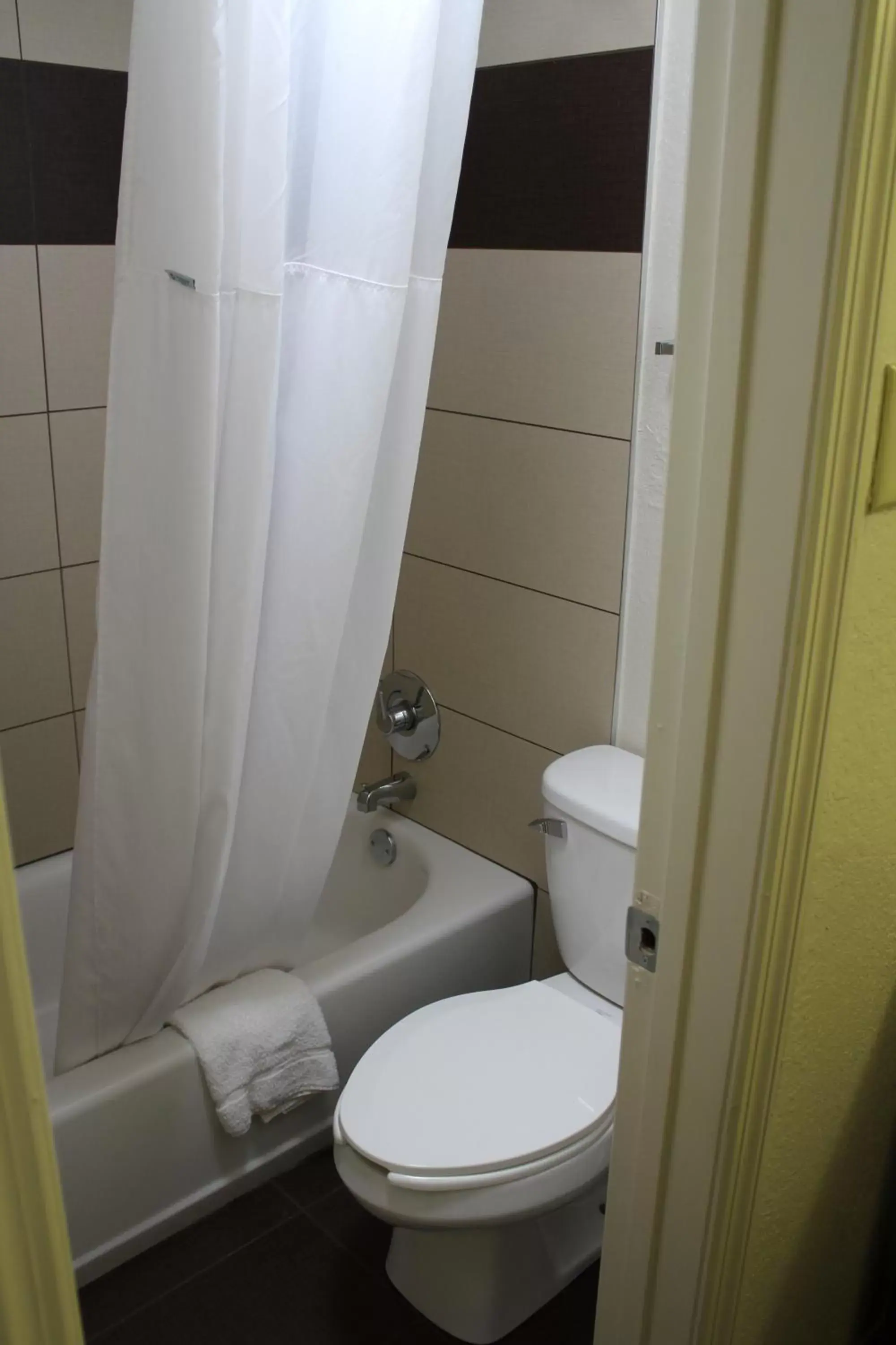 King Mini-Suite - Smoking in Days Inn by Wyndham Birmingham/West King Mini-Suite - Smoking in Days Inn by Wyndham Birmingham/West