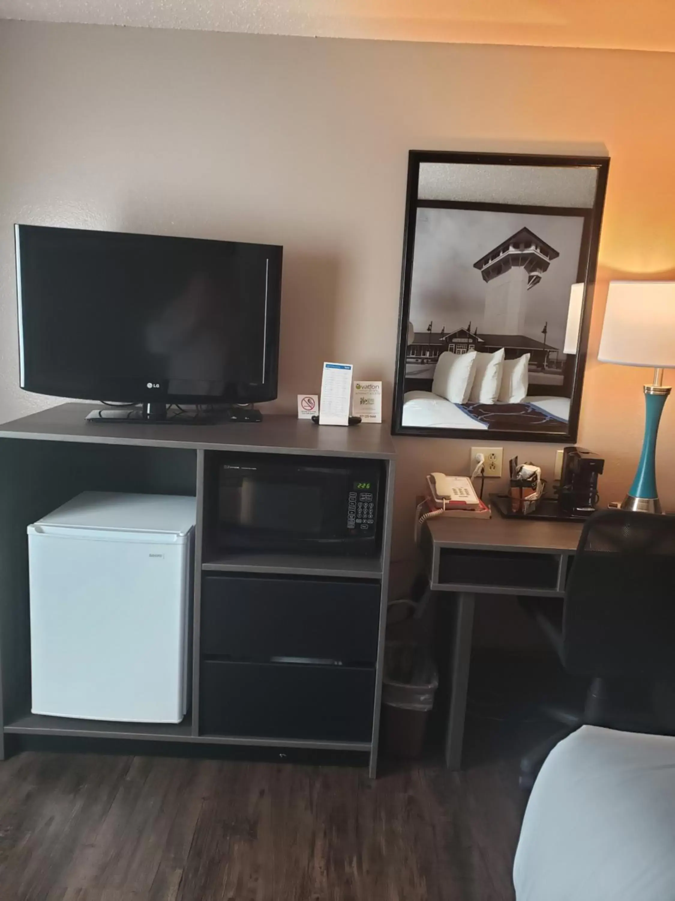 Queen Room - Non-Smoking in Super 8 by Wyndham North Platte Queen Room - Non-Smoking in Super 8 by Wyndham North Platte