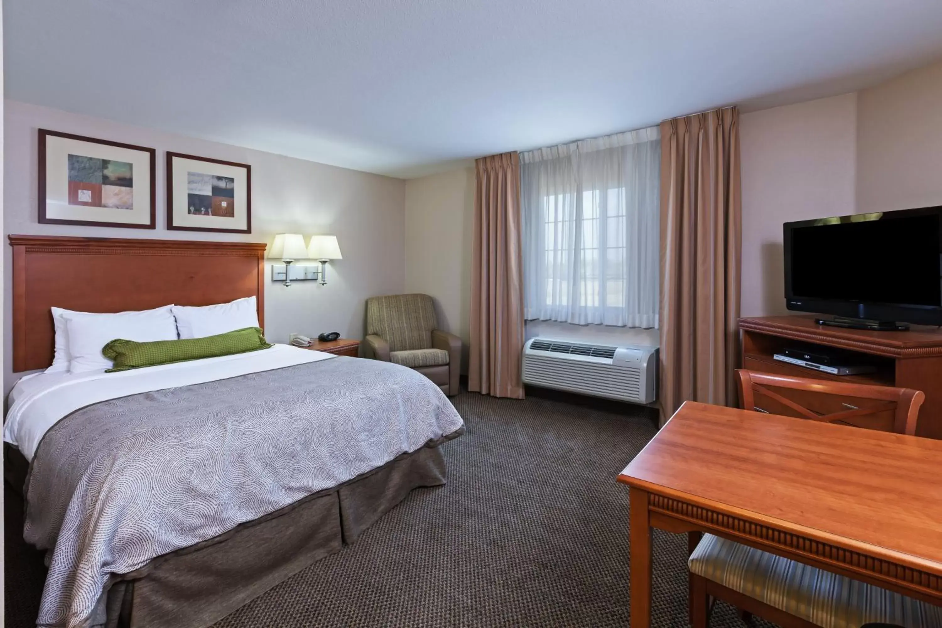 Studio Queen Suite in Candlewood Suites Owasso by IHG Studio Queen Suite in Candlewood Suites Owasso by IHG