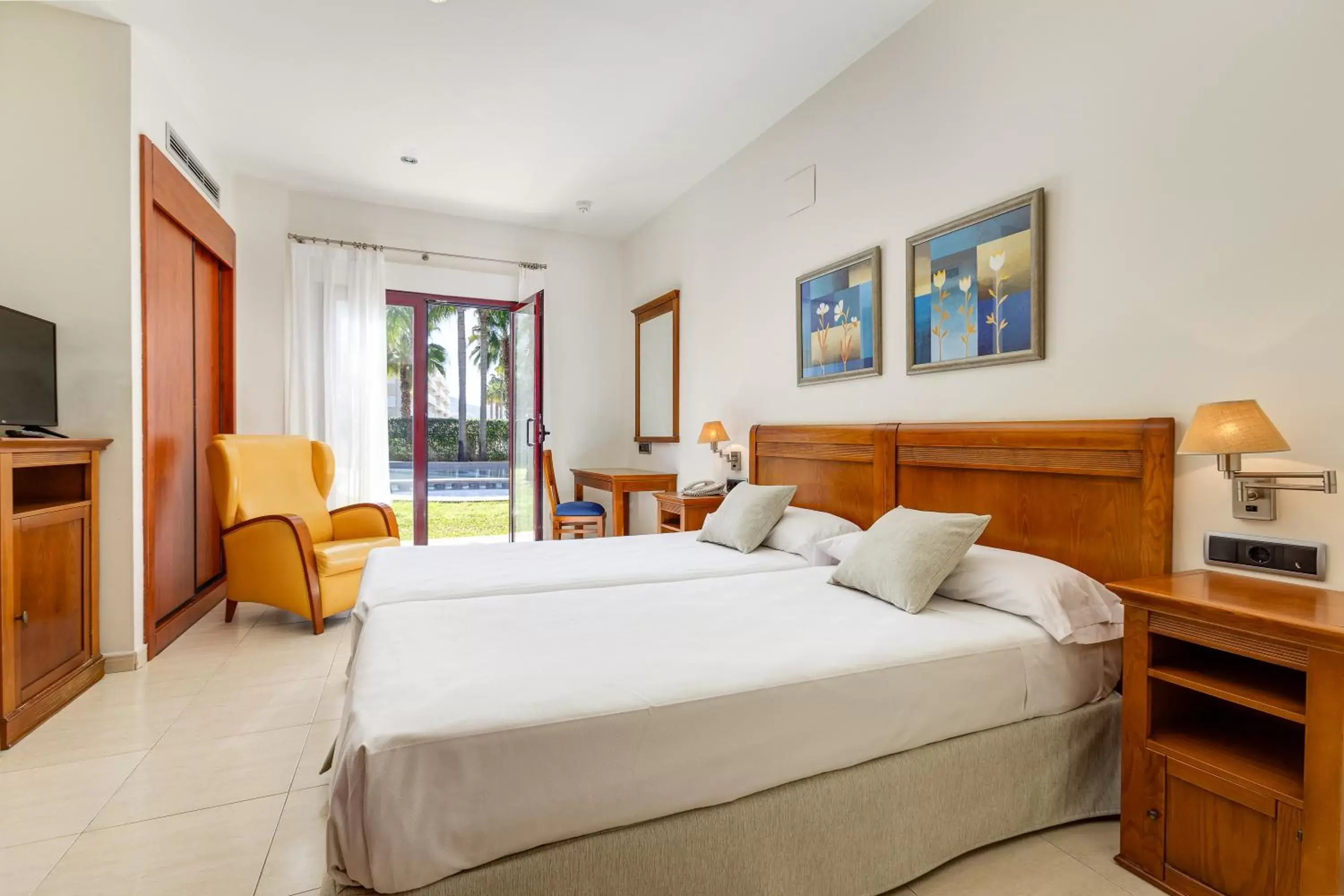 Double or Twin Room with Swimming Pool Access in Daniya Denia Spa & Business 4* Double or Twin Room with Swimming Pool Access in Daniya Denia Spa & Business 4*