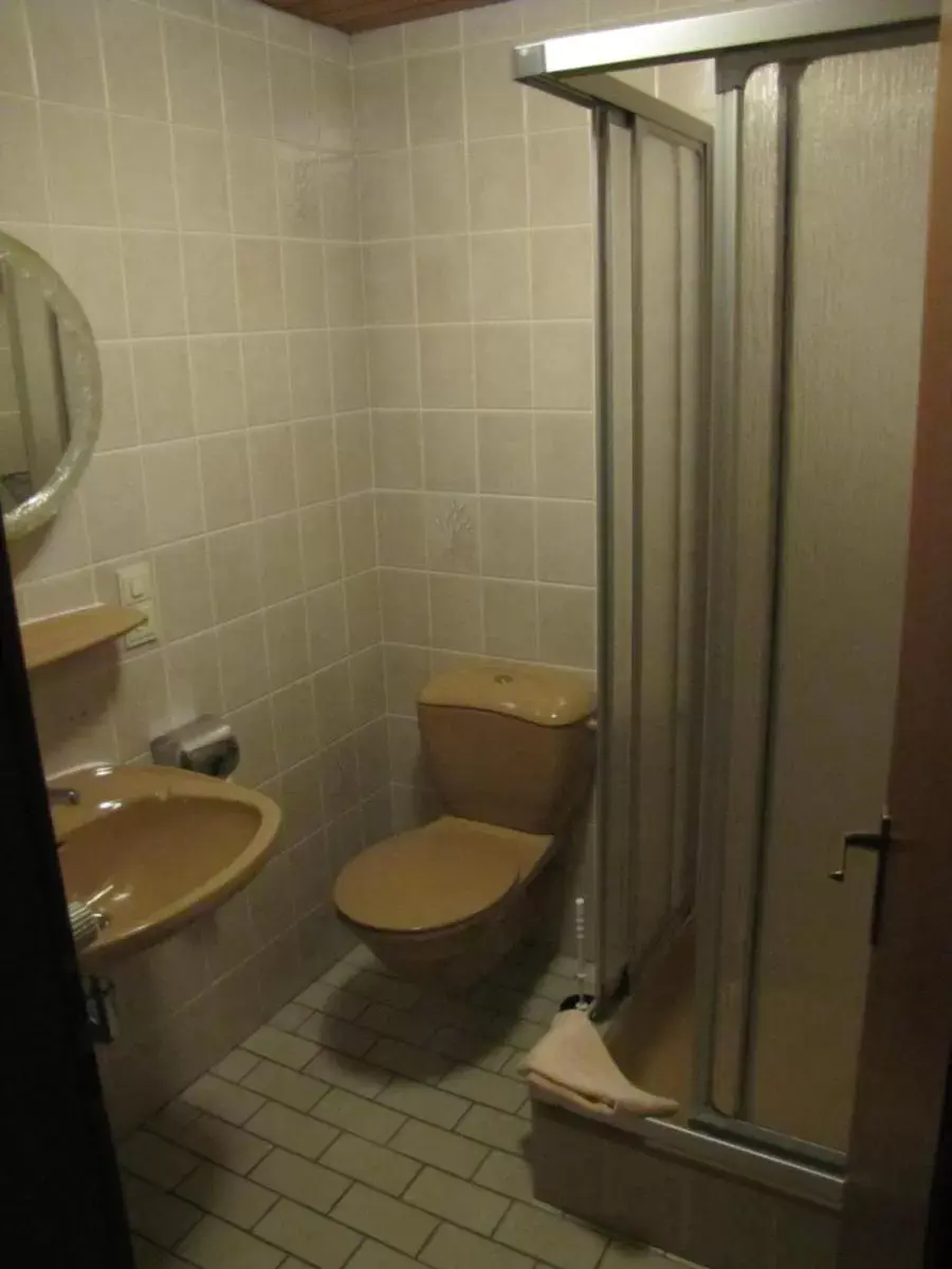 "Unter den Kastanien" "Unter den Kastanien"