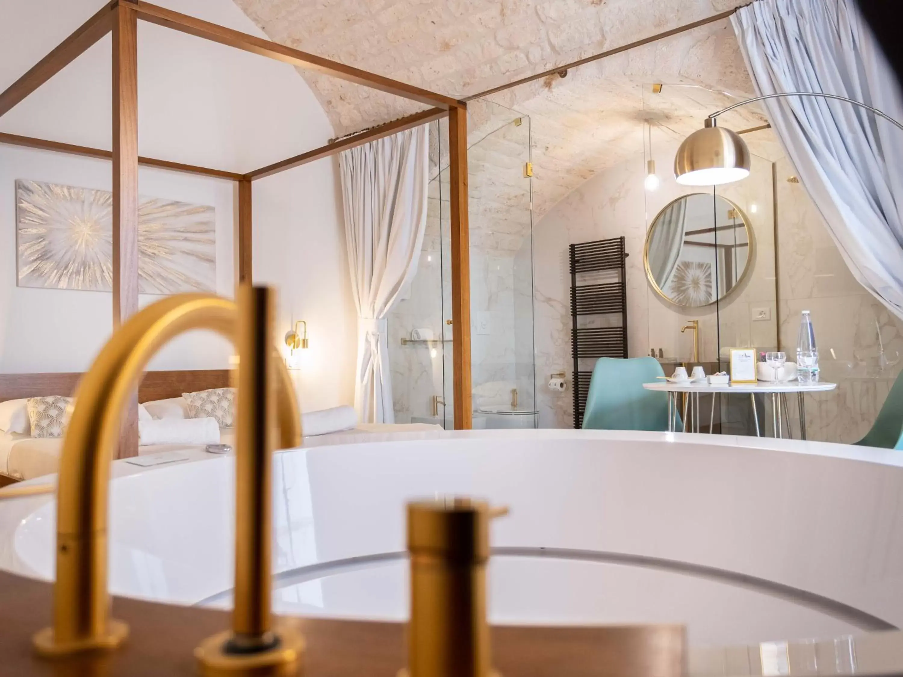 Deluxe Suite with Spa Bath in Dama Bianca Boutique Hotel Ostuni Deluxe Suite with Spa Bath in Dama Bianca Boutique Hotel Ostuni