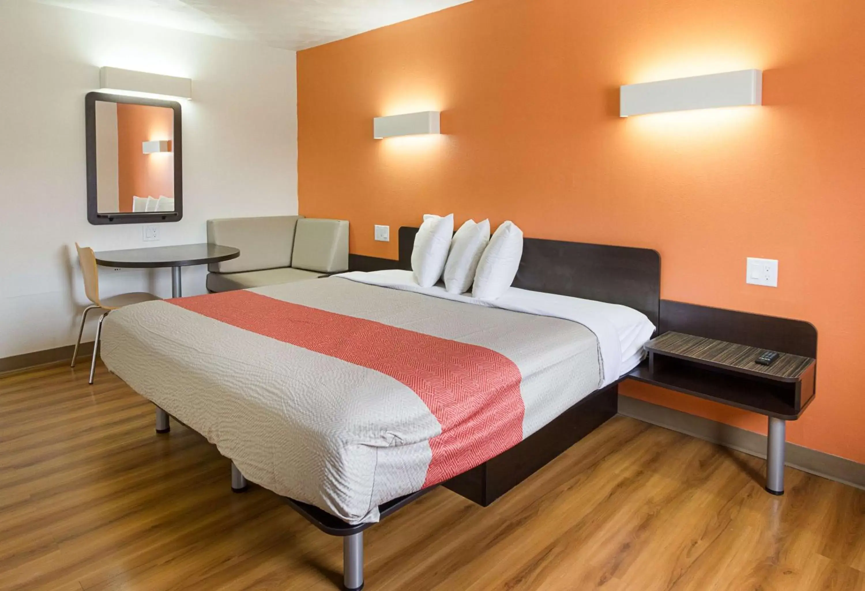 Deluxe King Room - single occupancy - Non-Smoking in Motel 6-Sidney, OH Deluxe King Room - single occupancy - Non-Smoking in Motel 6-Sidney, OH