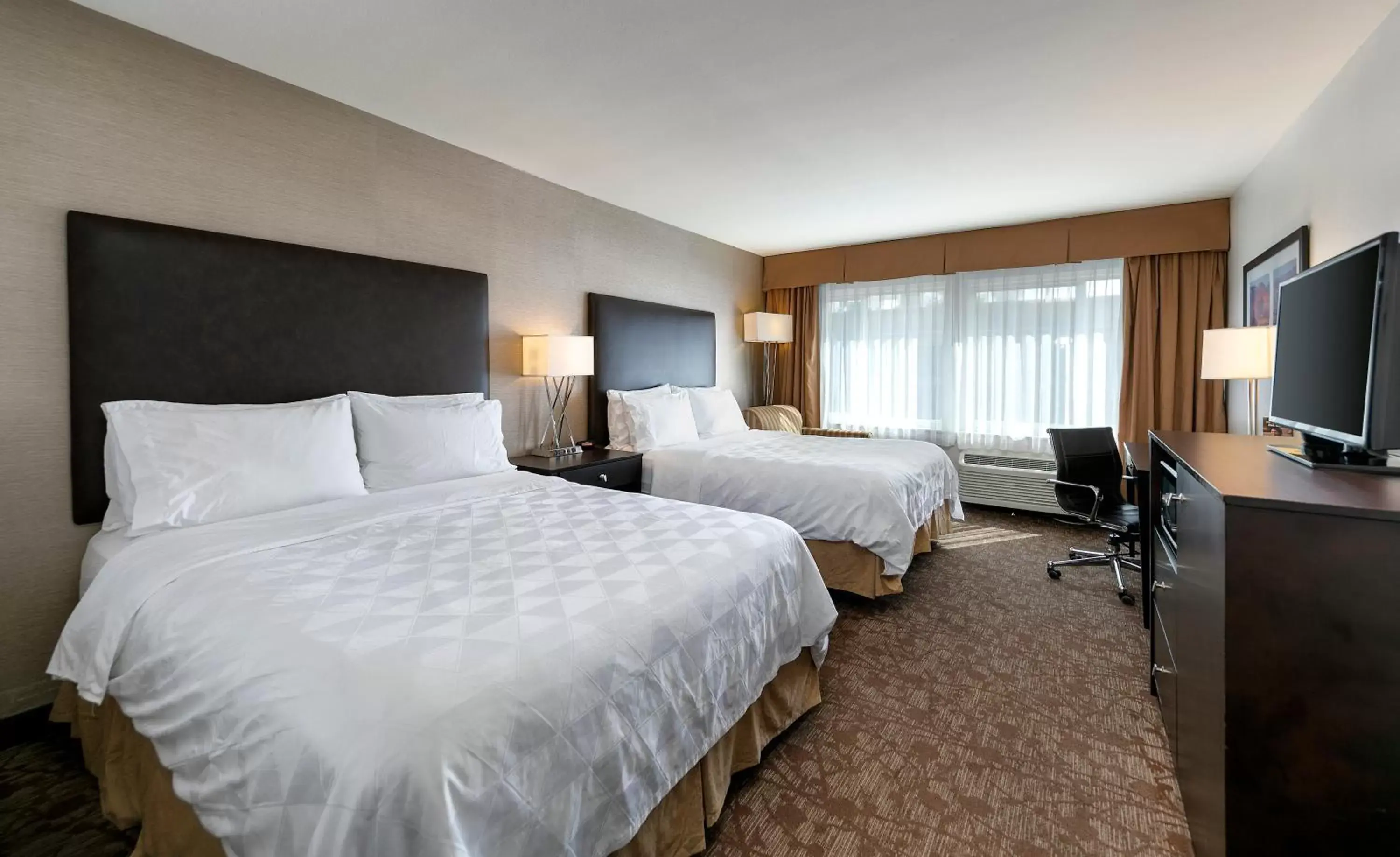 Queen Room with Two Queen Beds in Holiday Inn West Covina by IHG Queen Room with Two Queen Beds in Holiday Inn West Covina by IHG